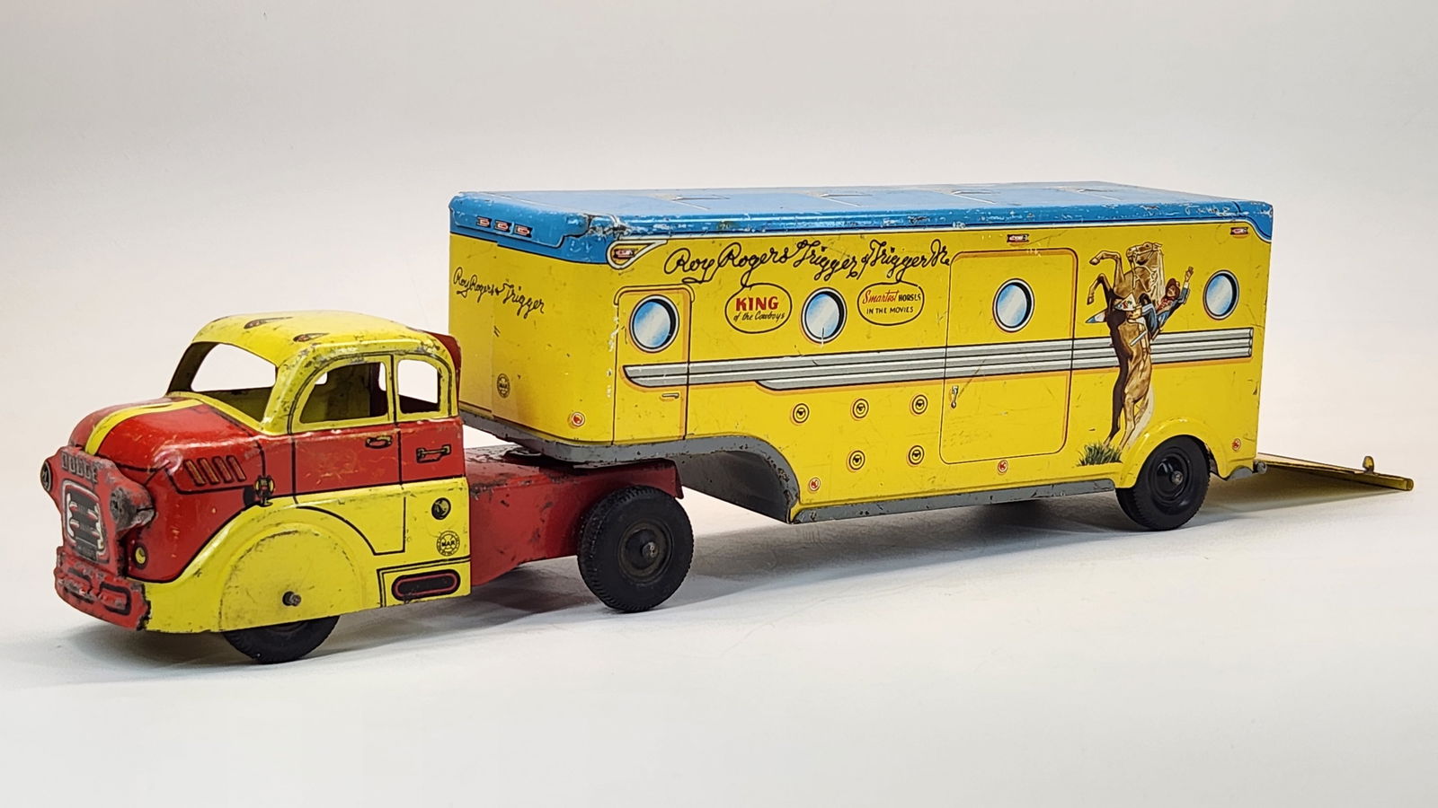 MARX PRESSED STEEL ROY ROGERS TRACTOR TRAILER (1 of 3)
