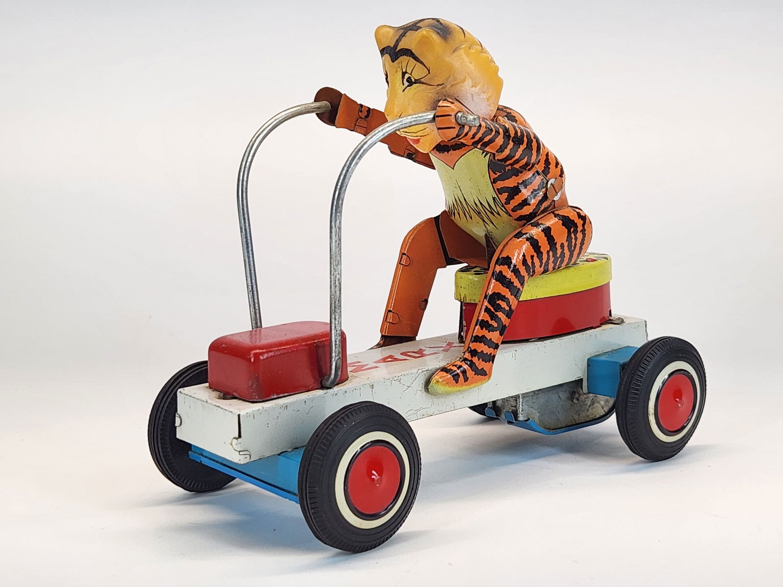 MARX TIN FRICTION TIGER GO KART (1 of 4)