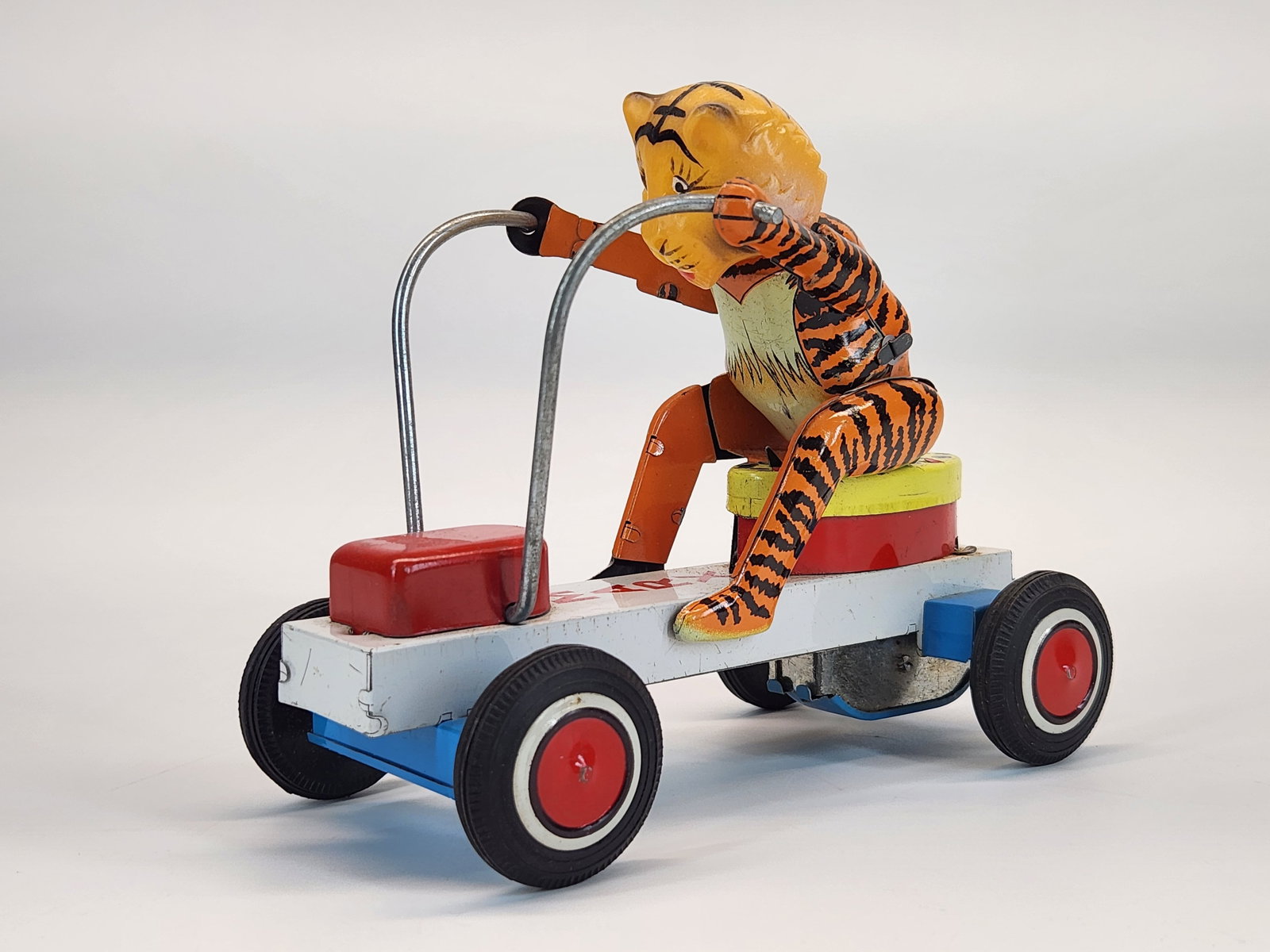 MARX TIN FRICTION TIGER IN GO CART (1 of 5)