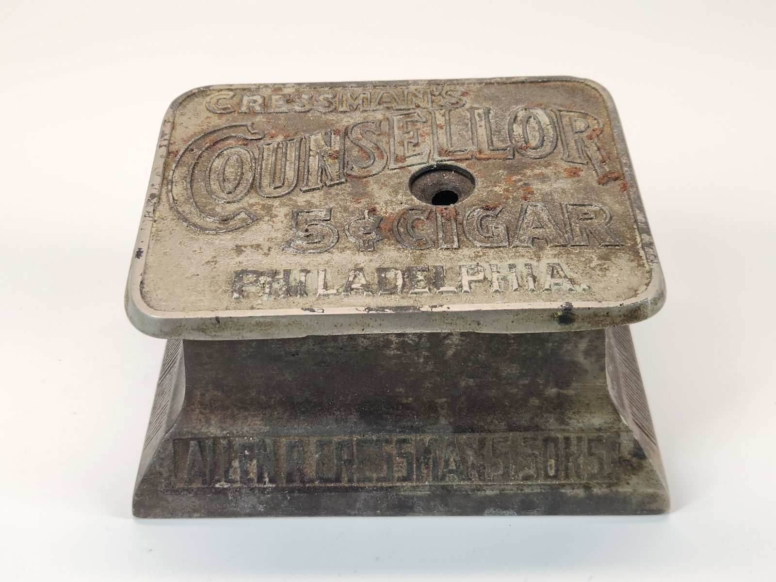 CRESSAMAN'S COUNSELLOR TABLE TOP CIGAR CUTTER: REMAINS IN GOOD CONDITION, SHOWING TYPICAL USAGE WEAR. WIND UP MECHANISM IS LOCKED.