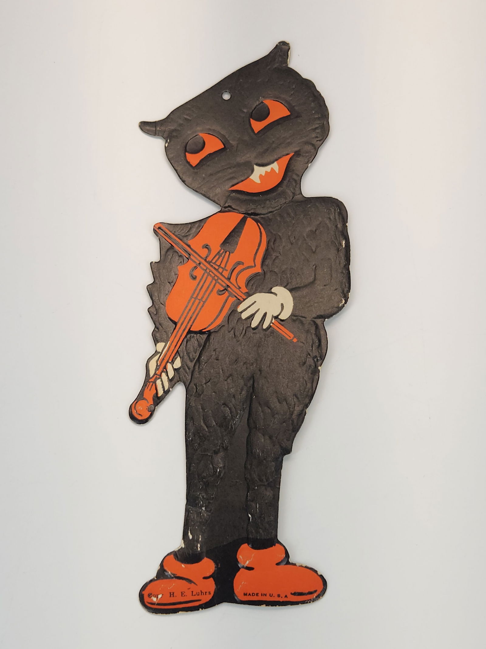 H.E. LUHRS BLACK CAT VIOLIN HALLOWEEN DECORATION: REMAINS IN GOOD CONDITION, SHOWING SOME TYPICAL WEAR. STANDS APPROXIMATELY 9" TALL.