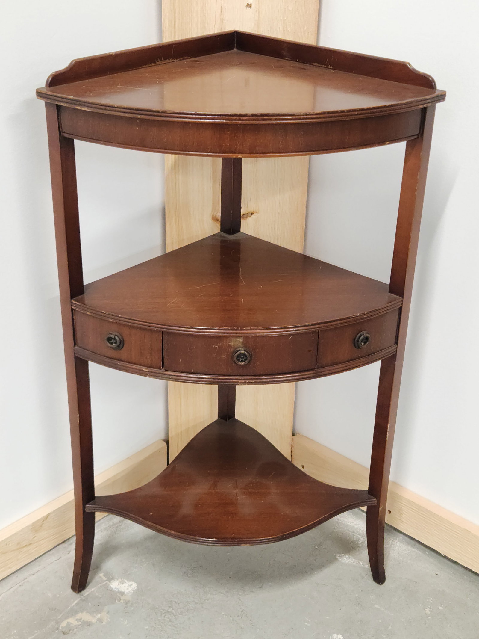 ANTIQUE MAHOGANY CORNER STAND (1 of 3)