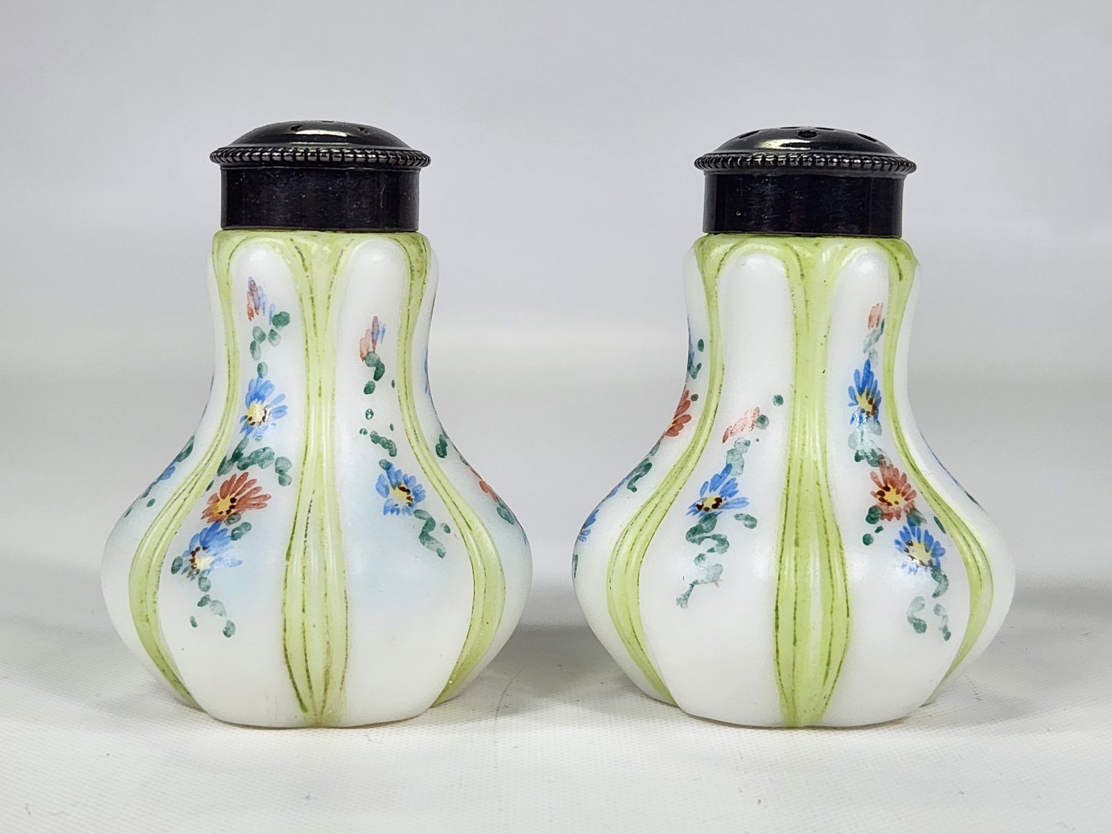 PAIR OF VICTORIAN MT. WASHINGTON 6-PANEL SHAKERS (1 of 5)