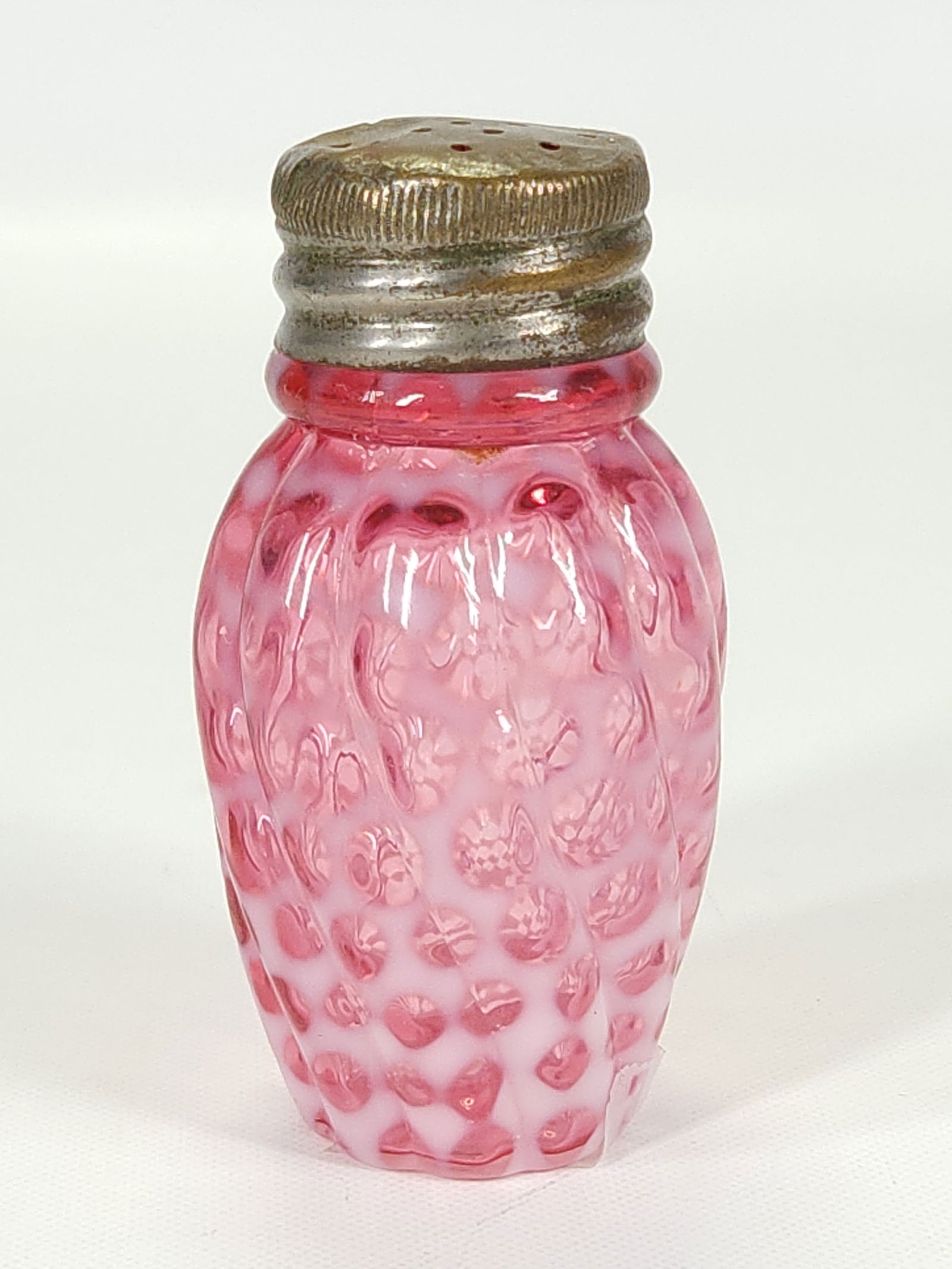 ANTIQUE CRANBERRY OPALESCENT SWIRL WINDOWS SHAKER: REMAINS IN VERY GOOD CONDITION, SHOWING SOME TYPICAL WEAR. NO CHIPS OR CRACKS.