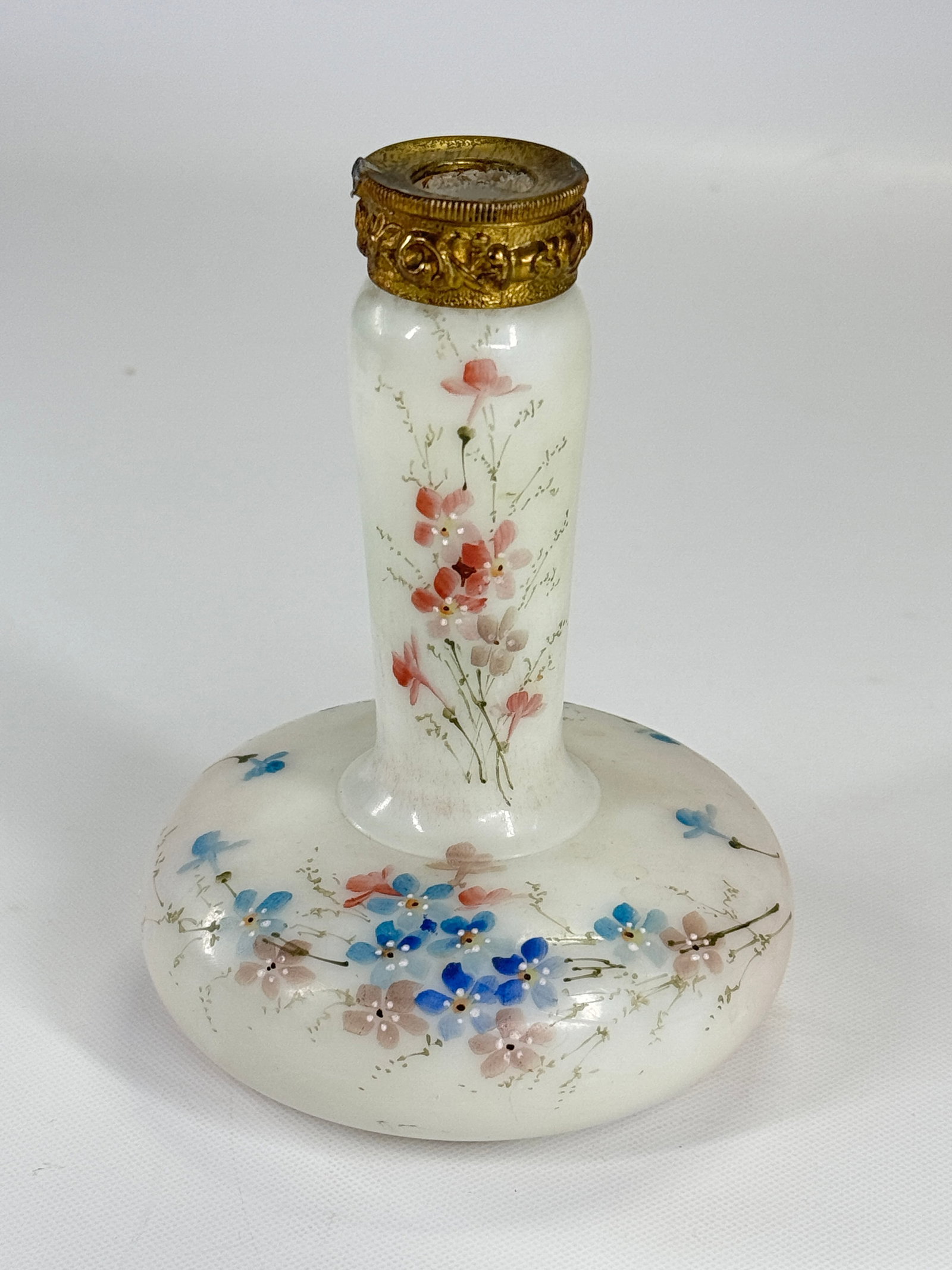 ANTIQUE WAVE CREST BUD VASE RARE (1 of 6)