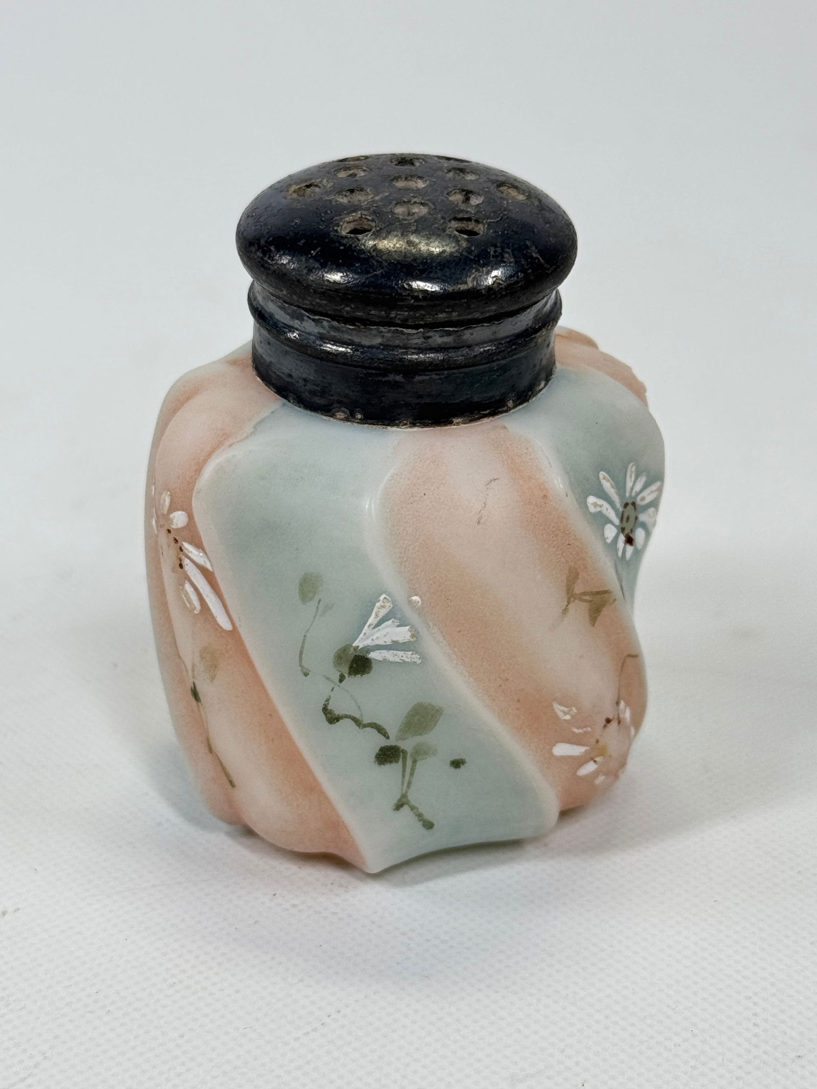 WAVE CREST ERIE TWIST SALT SHAKER (1 of 4)