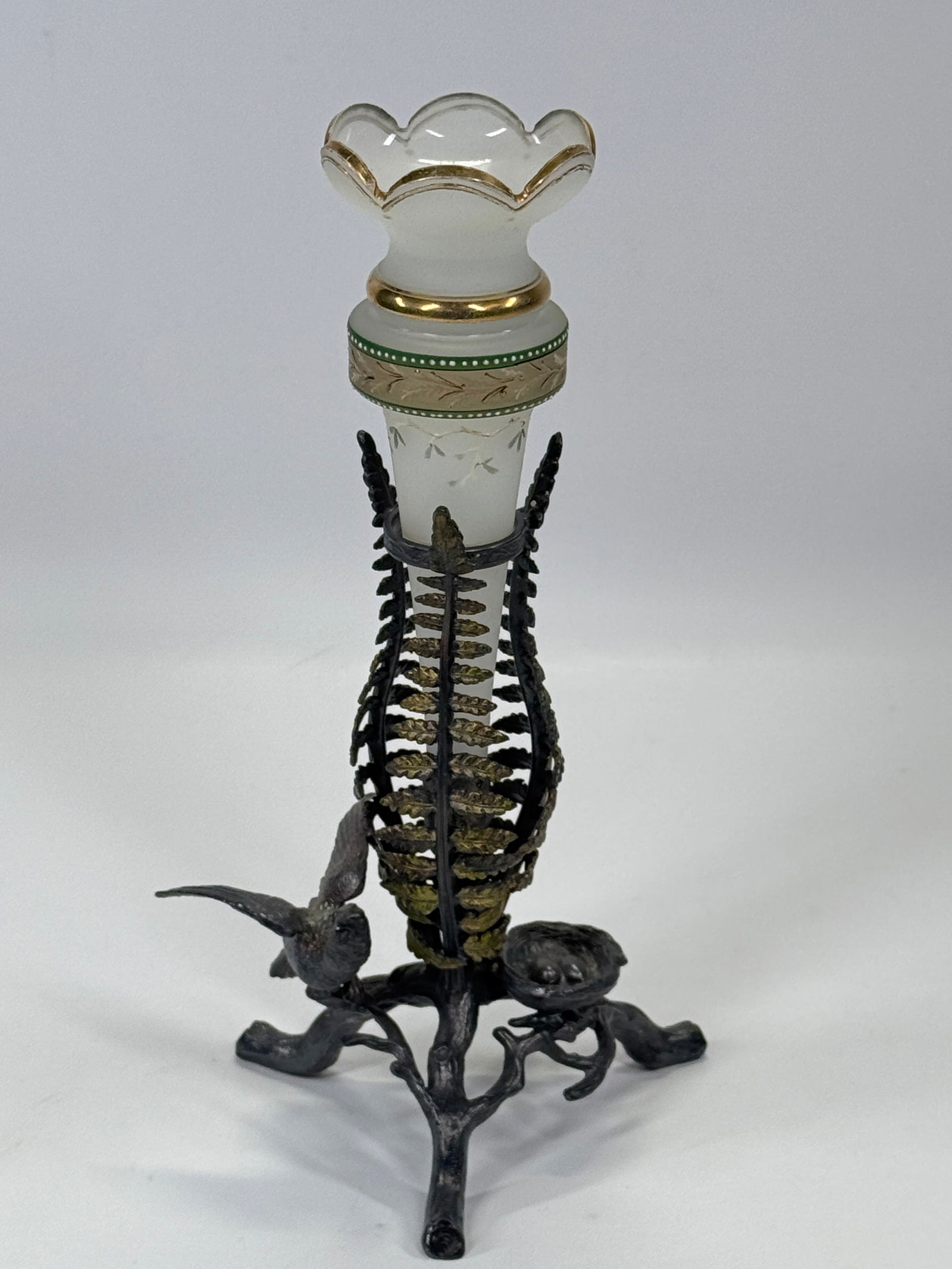 VICTORIAN BUD VASE IN REED BARTON FURN BIRD HOLDER (1 of 7)