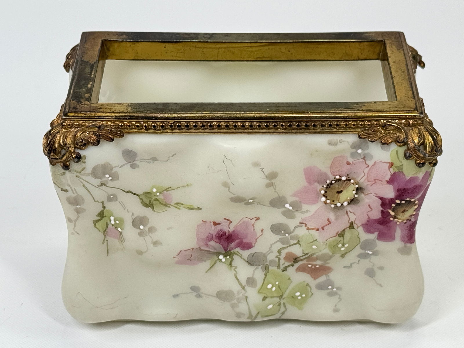 VICTORIAN WAVE CREST EGG CRATE PHOTO RECEIVER (1 of 6)