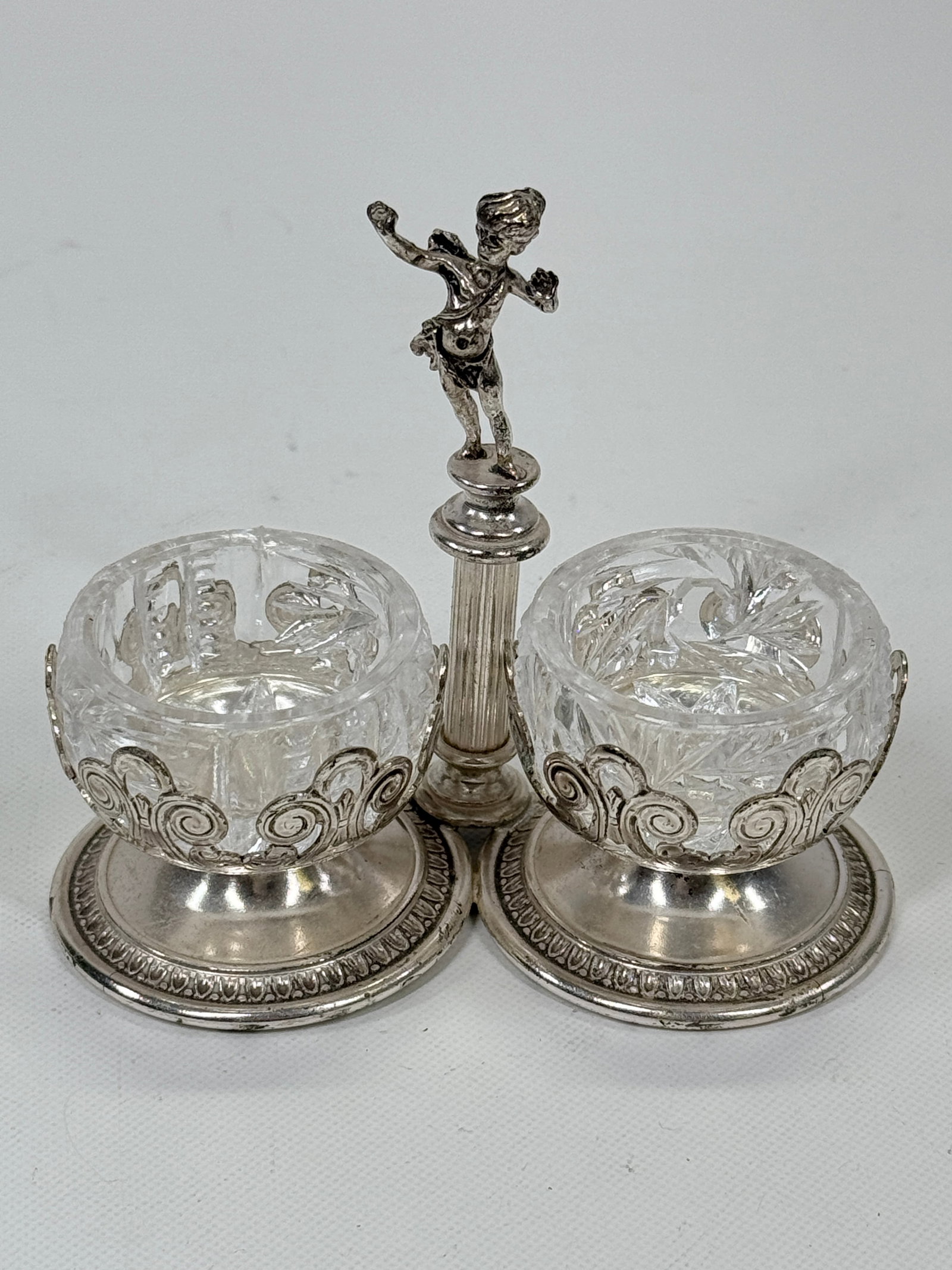 DOUBLE CRYSTAL SALT SET IN SILVER PLATED HOLDER (1 of 5)