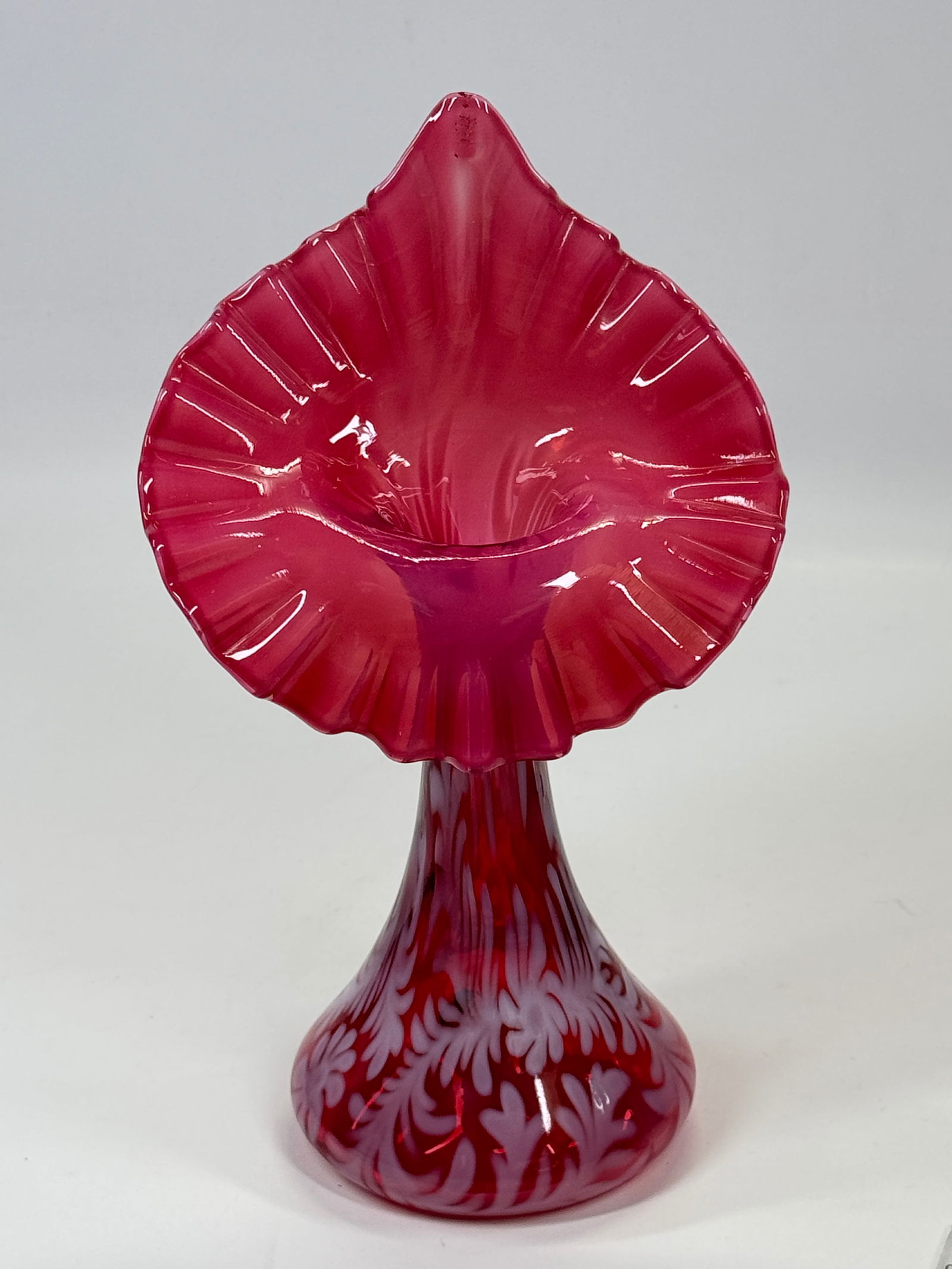 FENTON CRANBERRY OPAL FERN JACK IN THE PULPIT VASE: REMAINS IN EXCELLENT CONDITION, NO CHIPS OR CRACKS. INCLUDES ORIGINAL FENTON LABEL STICKER.