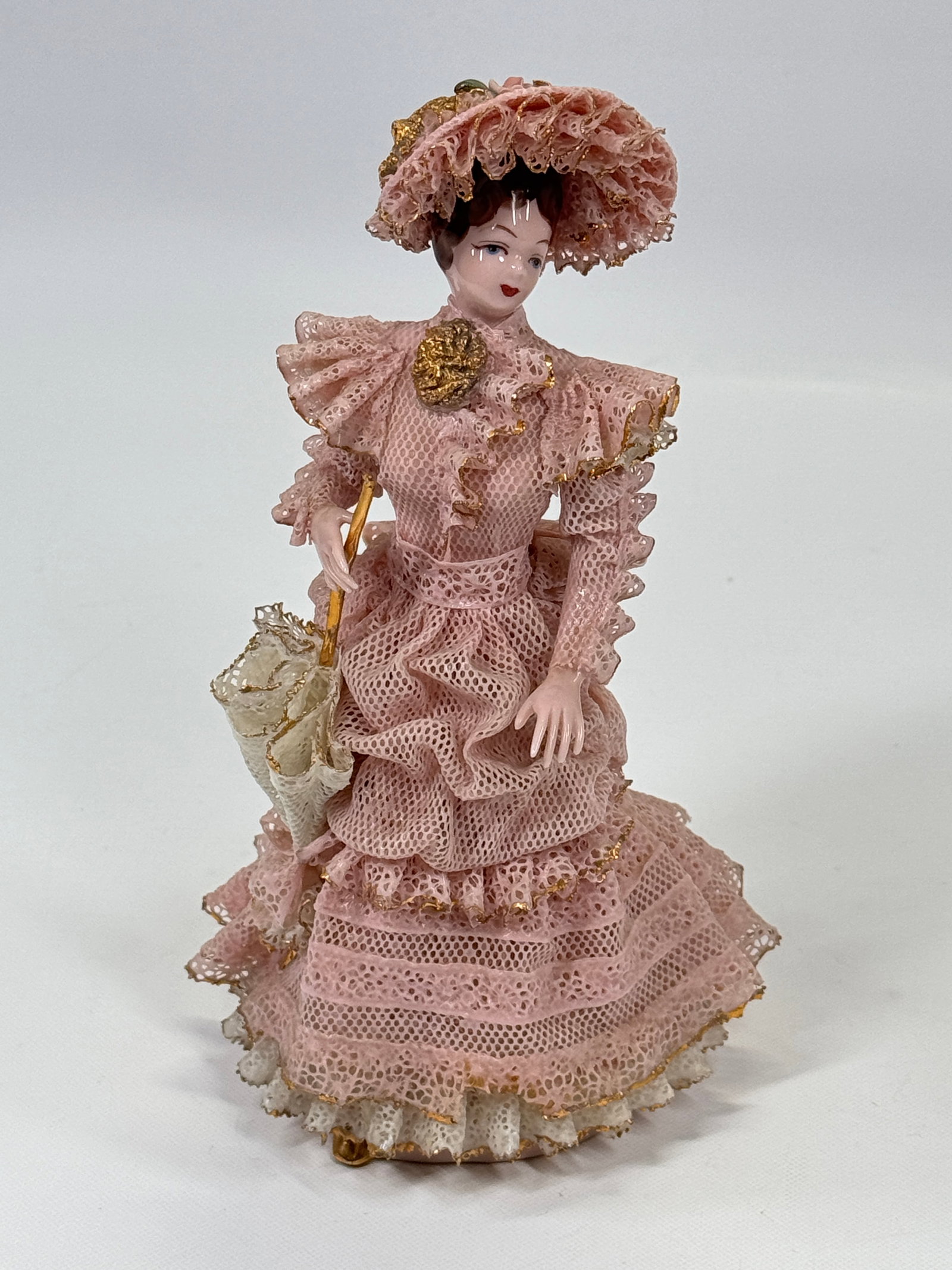 HEIRLOOMS OF TOMORROW RUBY FIGURINE: REMAINS IN VERY GOOD CONDITION, SHOWING ONLY SOME MINIMAL WEAR. NO CHIPS OR CRACKS.