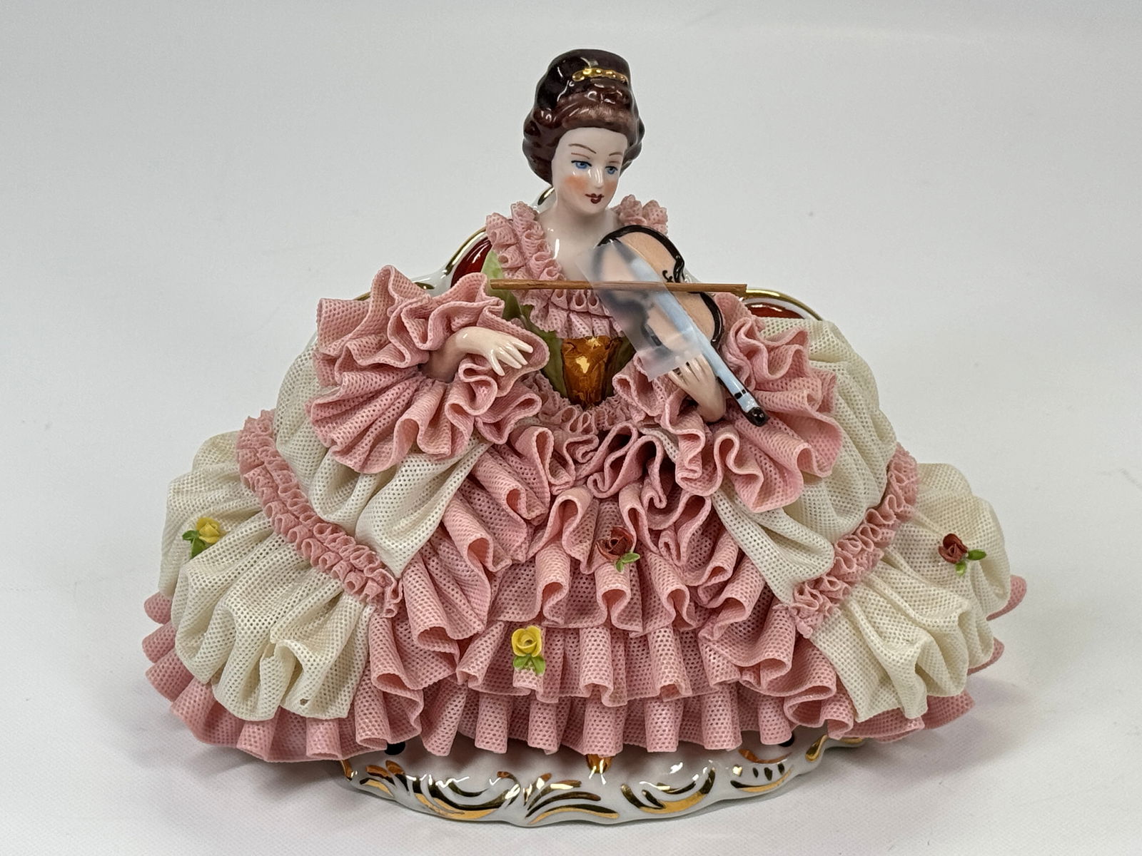 VINTAGE DRESDEN FIGURINE PLAYING VIOLIN (1 of 3)