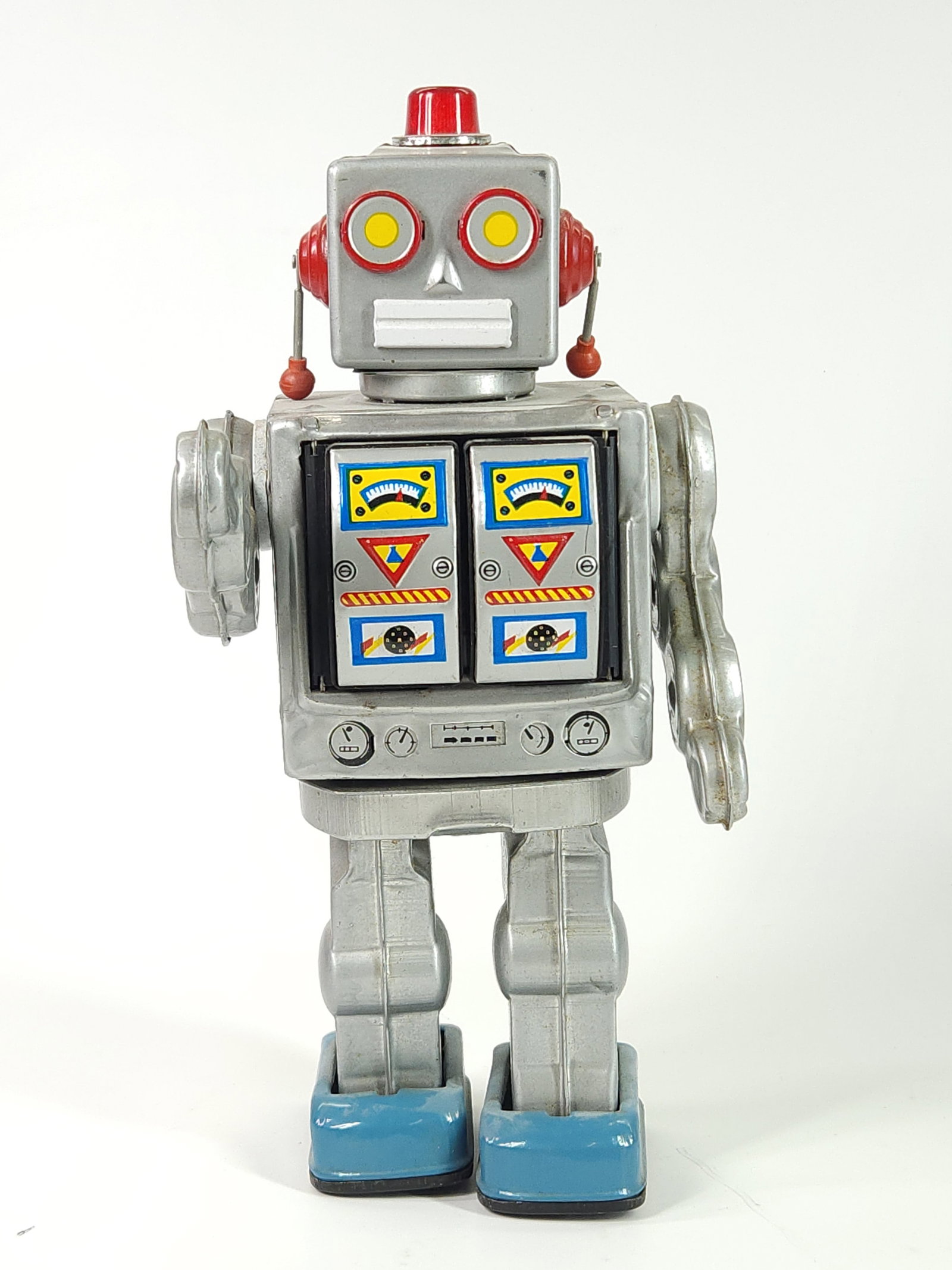 VINTAGE BATTERY OP ROTATE-O-MATIC ROBOT: REMAINS IN GOOD CONDITION, SHOWING ONLY SOME MINIMAL WEAR.
