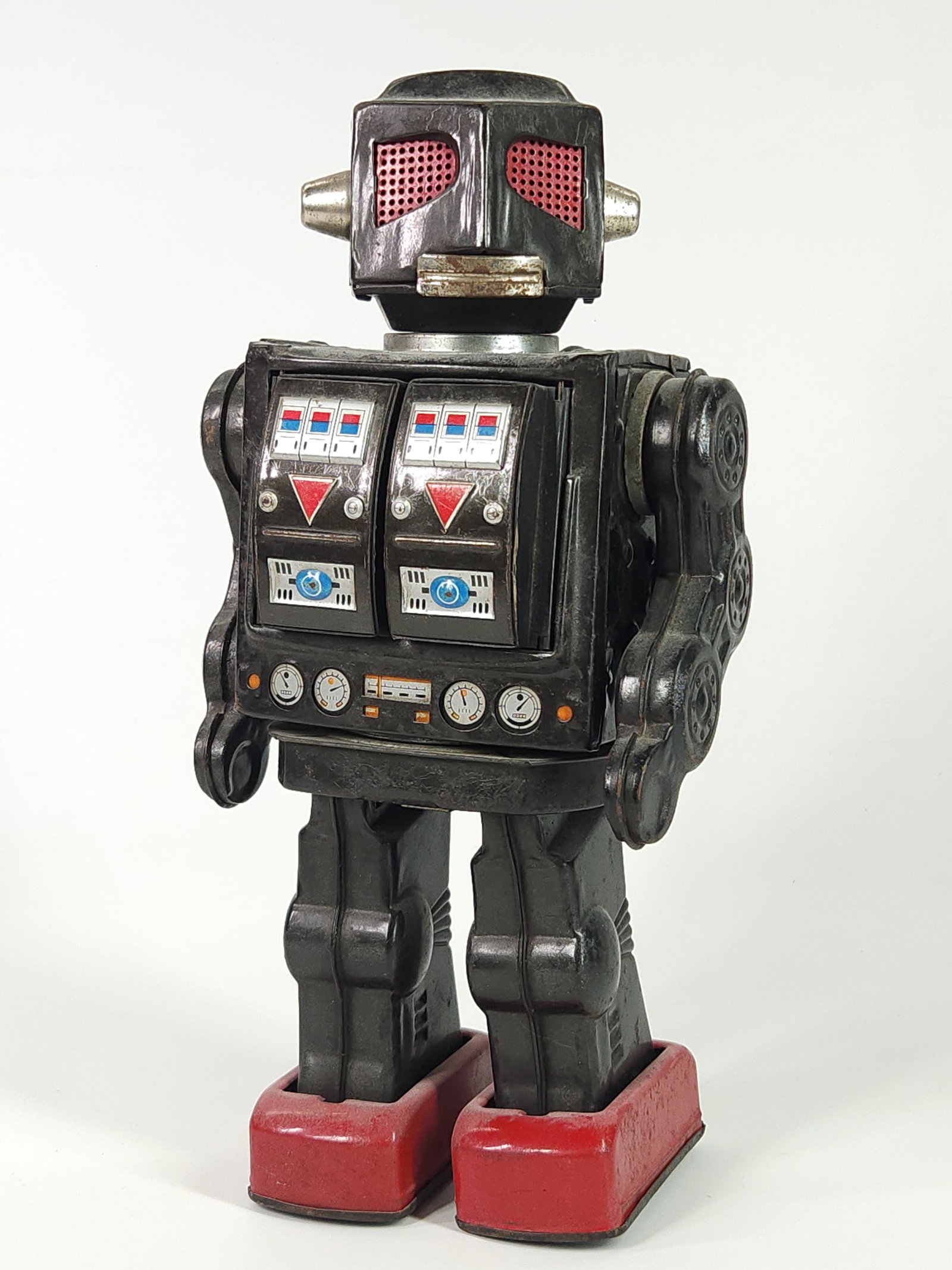 VINTAGE BATTERY OP ROTATE-O-MATIC ROBOT: REMAINS IN GOOD CONDITION, SHOWING ONLY SOME MINIMAL WEAR.