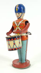 J. CHEIN TIN LITHO WIND UP SOLDIER DRUMMER: REMAINS IN GOOD CONDITION, SHOWING SOME TYPICAL USAGE WEAR. WIND UP MECHANISM IS SLUGGISH.