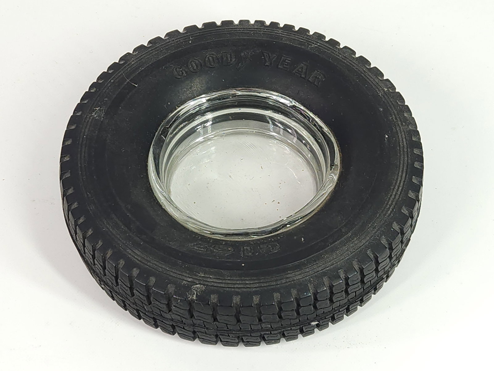 VINTAGE GOODYEAR ADVERTISING TIRE ASHTRAY (1 of 2)