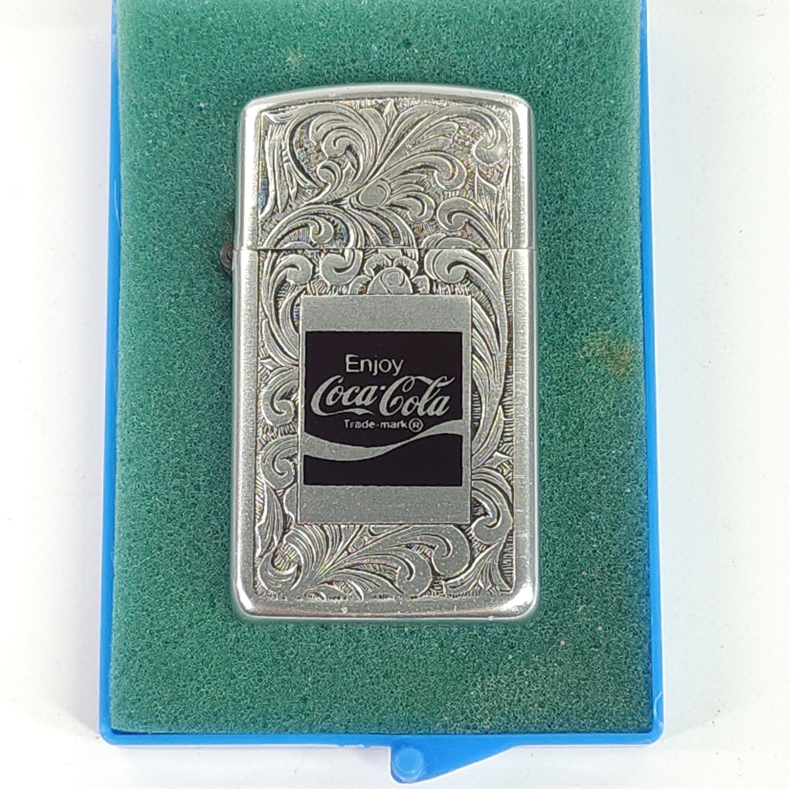 VINTAGE PARK COCA COLA SCROLL LIGHTER W/ CASE (1 of 4)