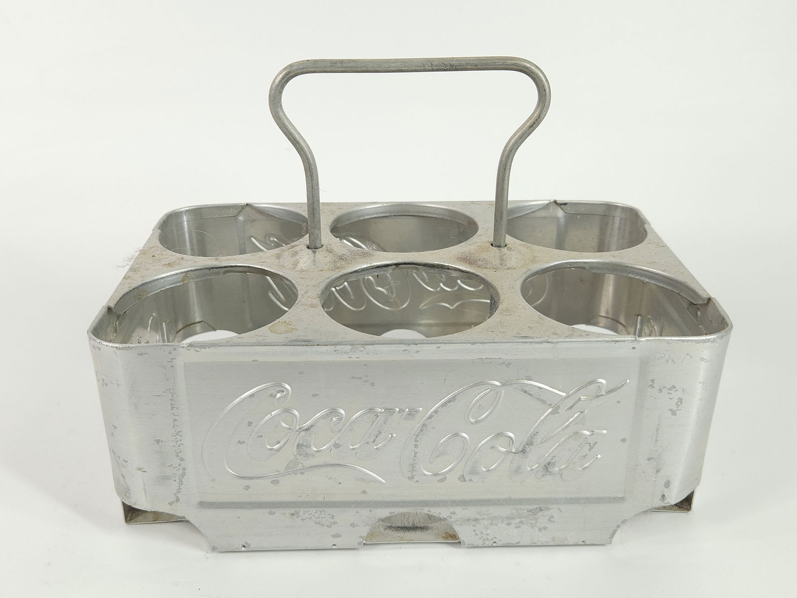 VINTAGE METAL COCA COLA BOTTLE CARRIER: REMAINS IN GOOD CONDITION, SHOWING TYPICAL USAGE WEAR.