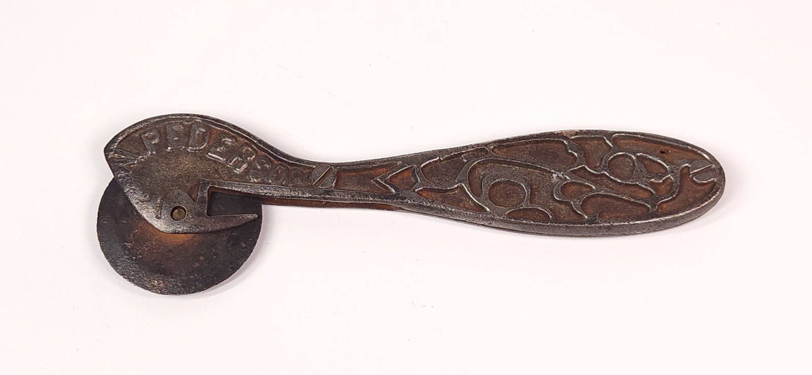 ANTIQUE PEDERSON WALLPAPER CUTTER HAND TOOL (1 of 4)
