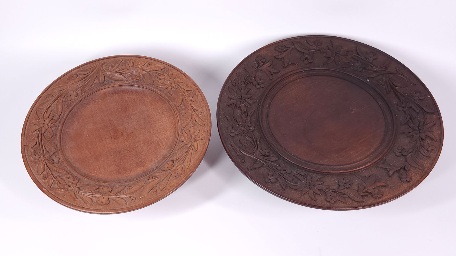 2) BLACK FOREST WOOD CARVED PLATE MUSIC BOXES (1 of 7)