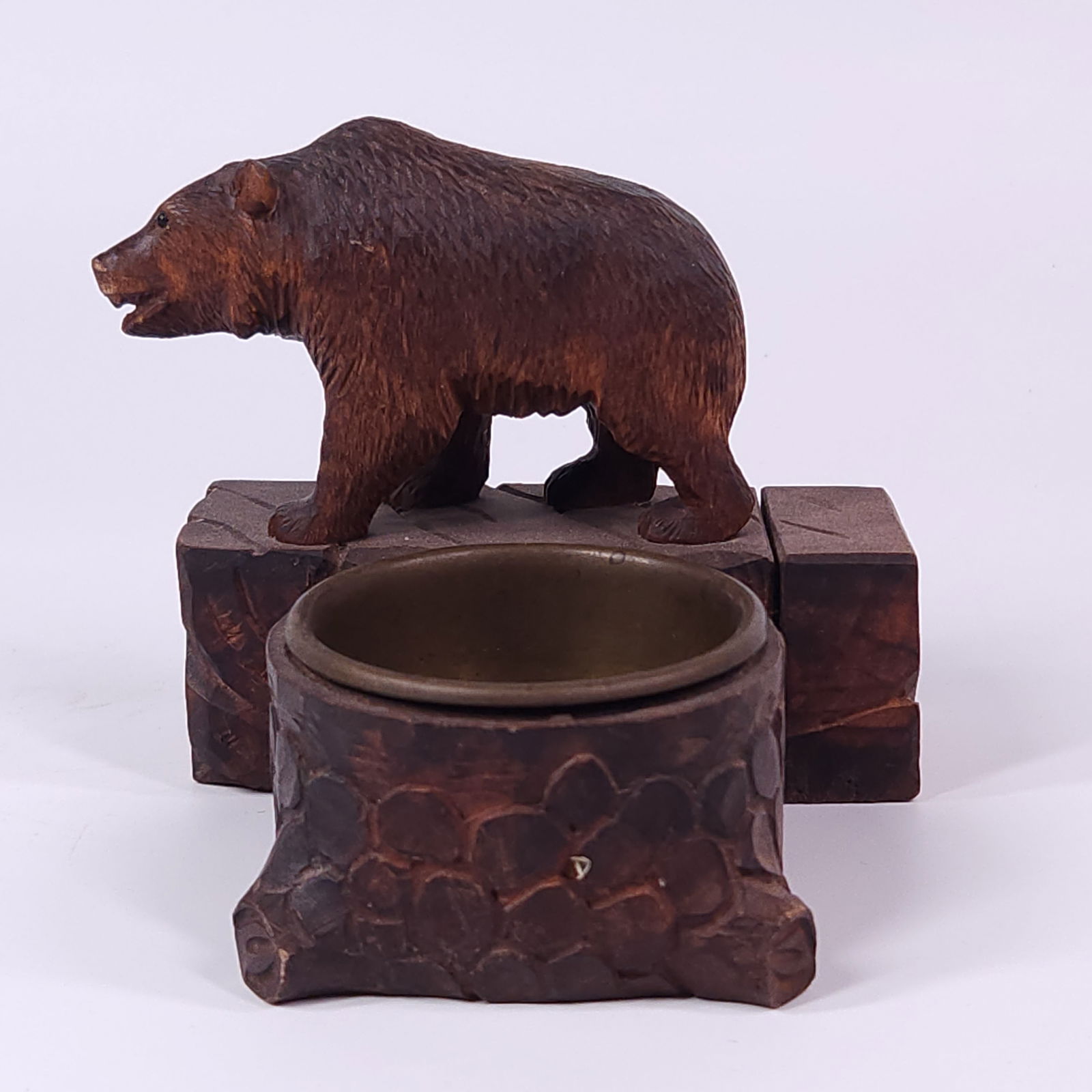 ANTIQUE BLACK FOREST CARVED BEAR ASHTRAY (1 of 6)