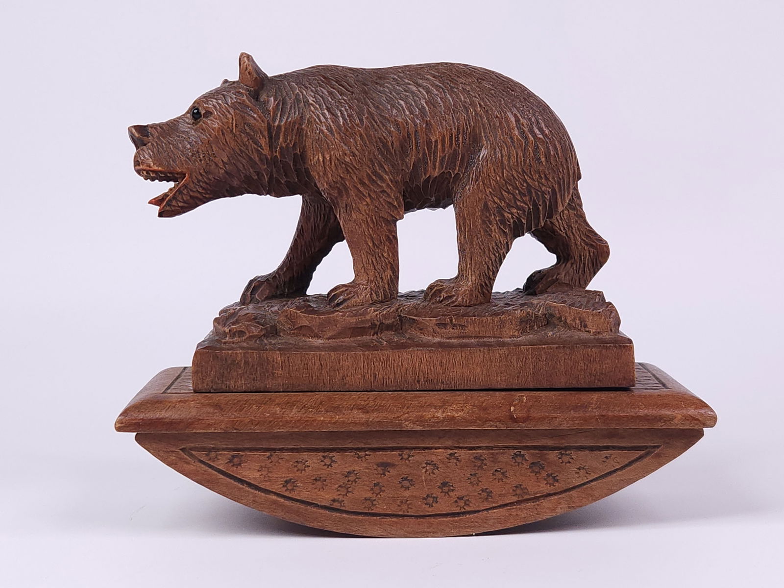 ANTIQUE BLACK FOREST CARVED BEAR STAMP ROLLER (1 of 5)