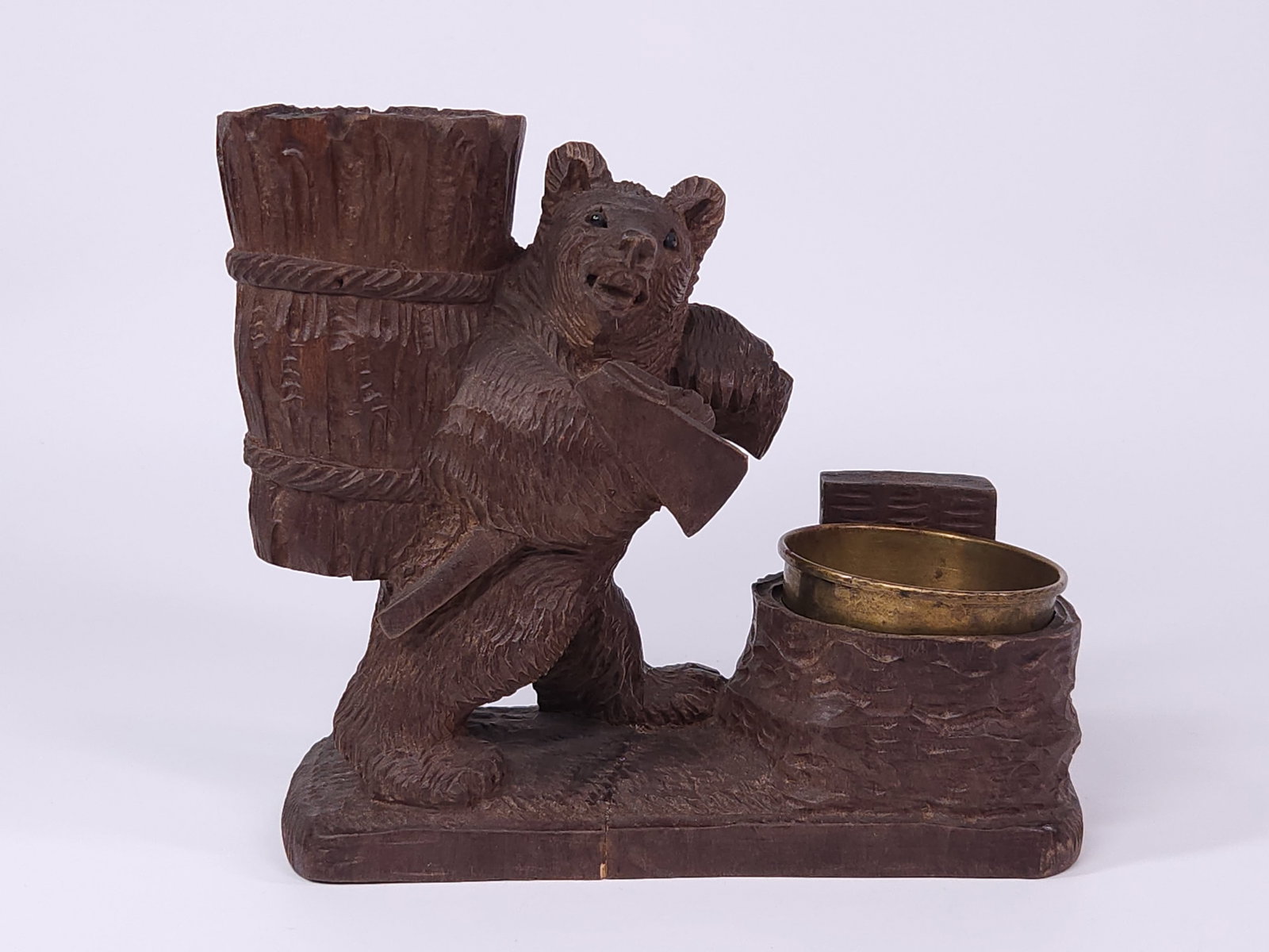BLACK FOREST CARVED FIGURAL BEAR ASHTRAY STAND (1 of 7)