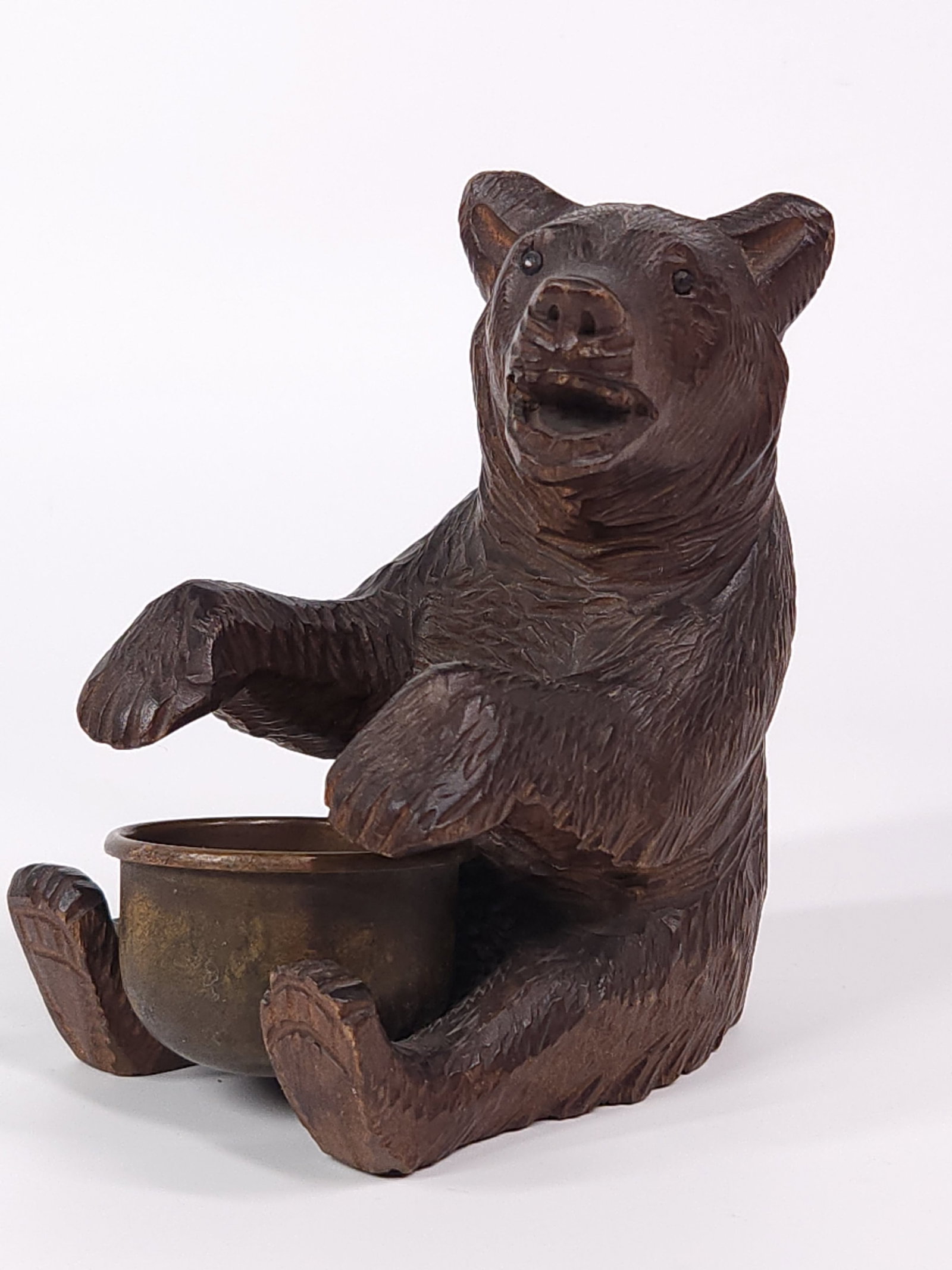 BLACK FOREST WOOD CARVED SITTING BEAR PIPE REST (1 of 5)