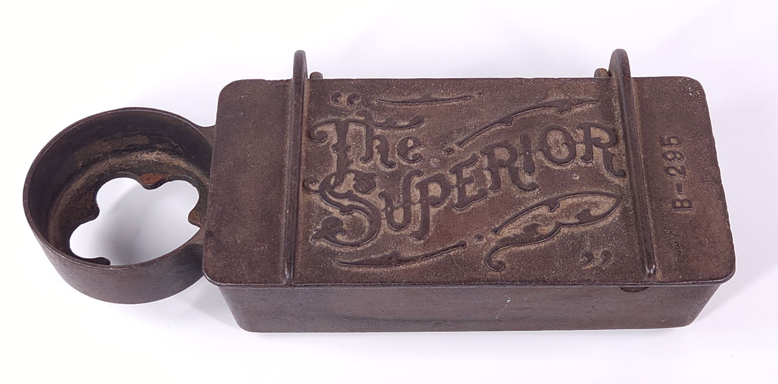 CAST IRON THE SUPERIOR TRACTOR TOOL BOX (1 of 7)