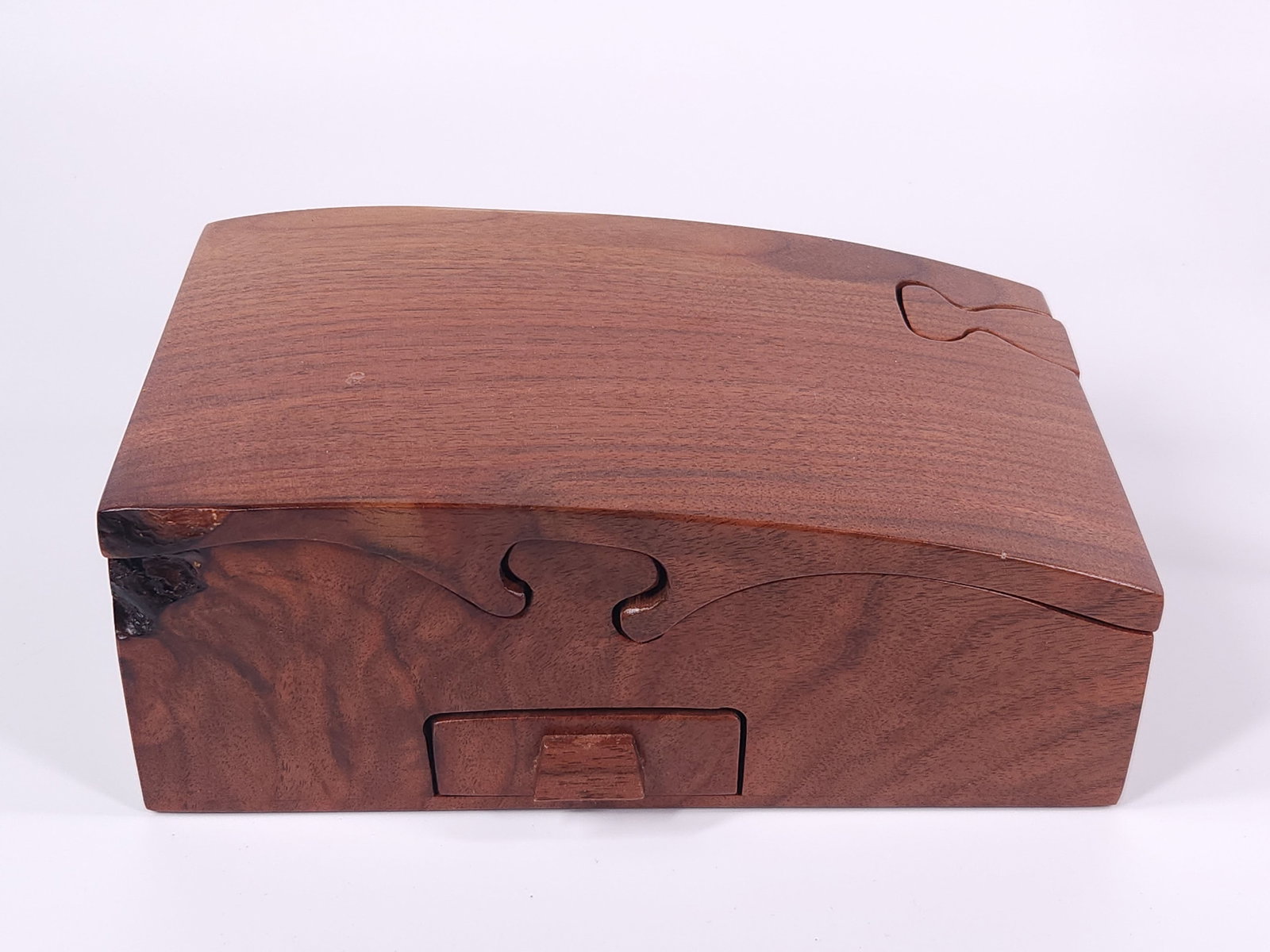 2021 ARTIST SIGNED BLACK WALNUT SECRET DRAW BOX: REMAINS IN VERY GOOD CLEAN CONDITION.