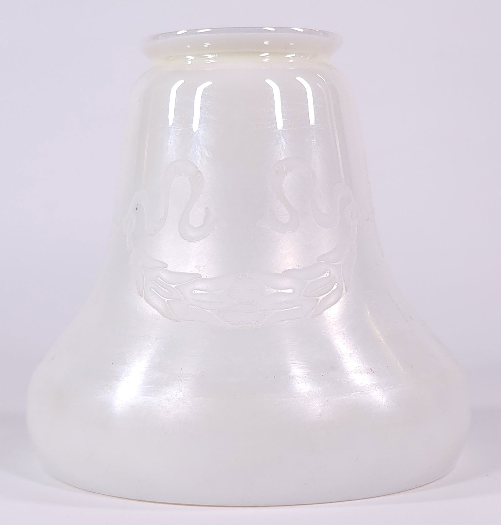 ANTIQUE STEUBEN IRIDESCENT GLASS LAMP SHADE (1 of 5)