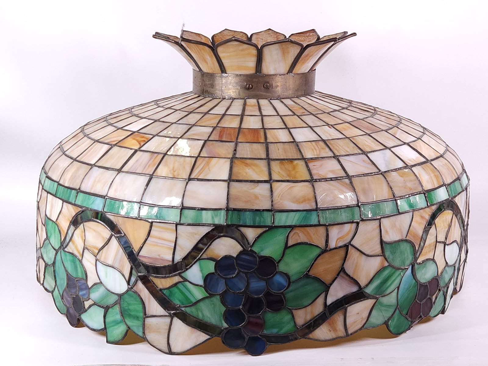 LARGE SLAG GLASS GRAPE LEAF & VINE CEILING LAMP (1 of 5)