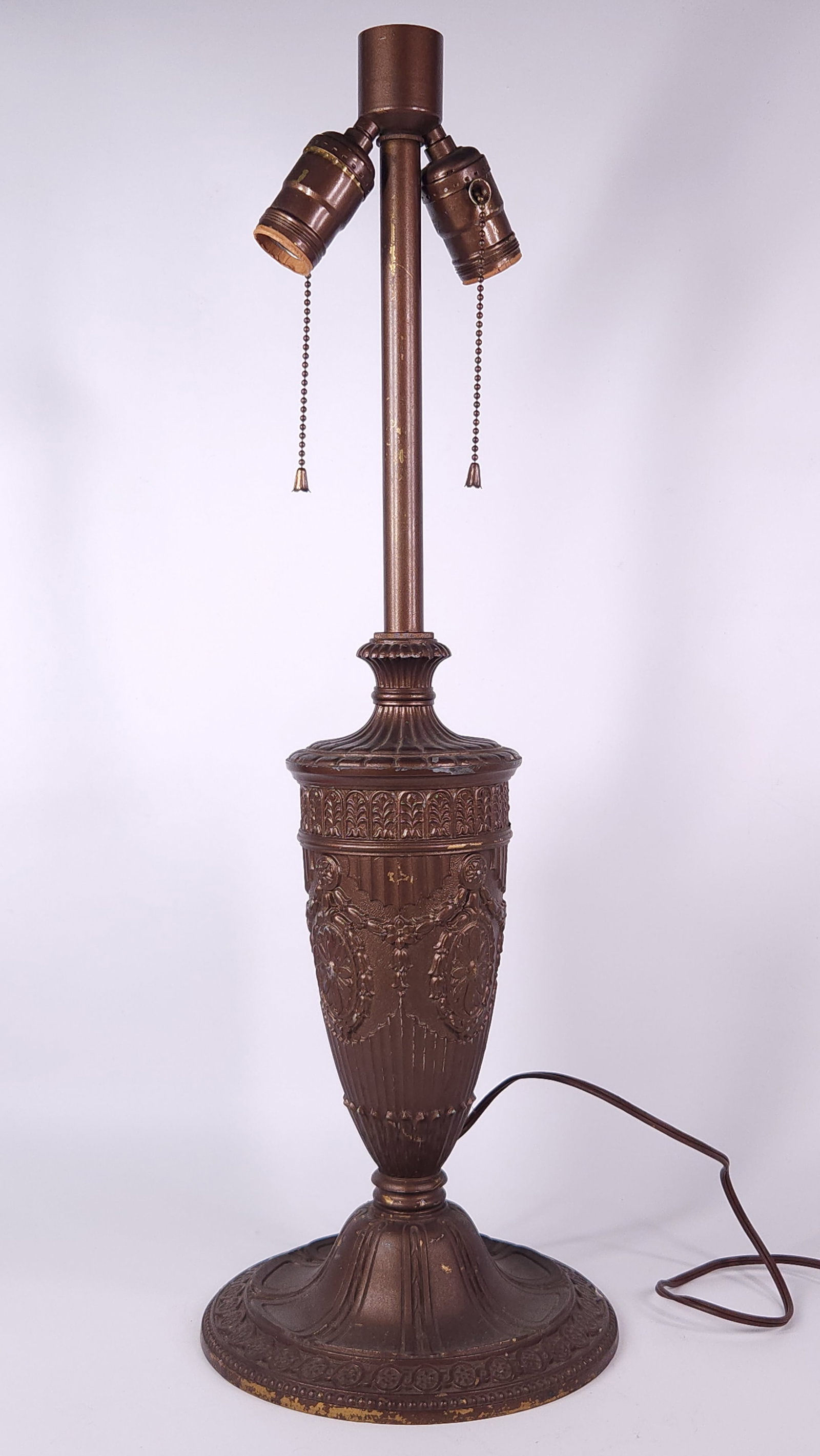 ANTIQUE ORNATE TABLE LAMP BASE (1 of 5)