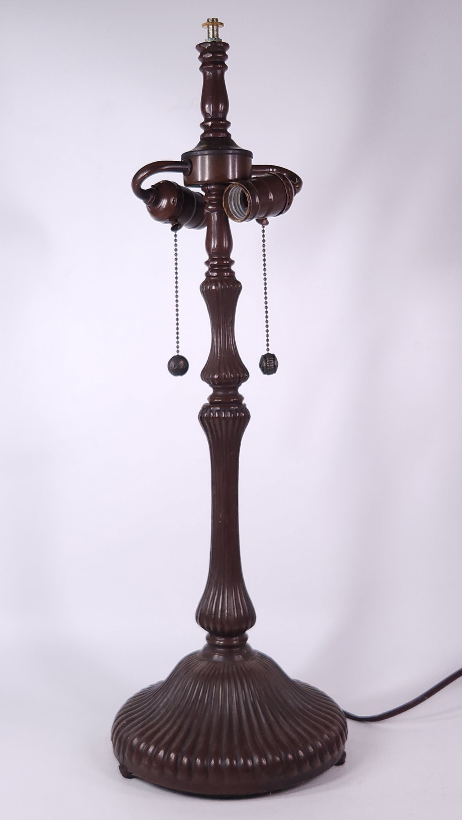 CONTEMPORARY CAST METAL TABLE LAMP BASE (1 of 5)