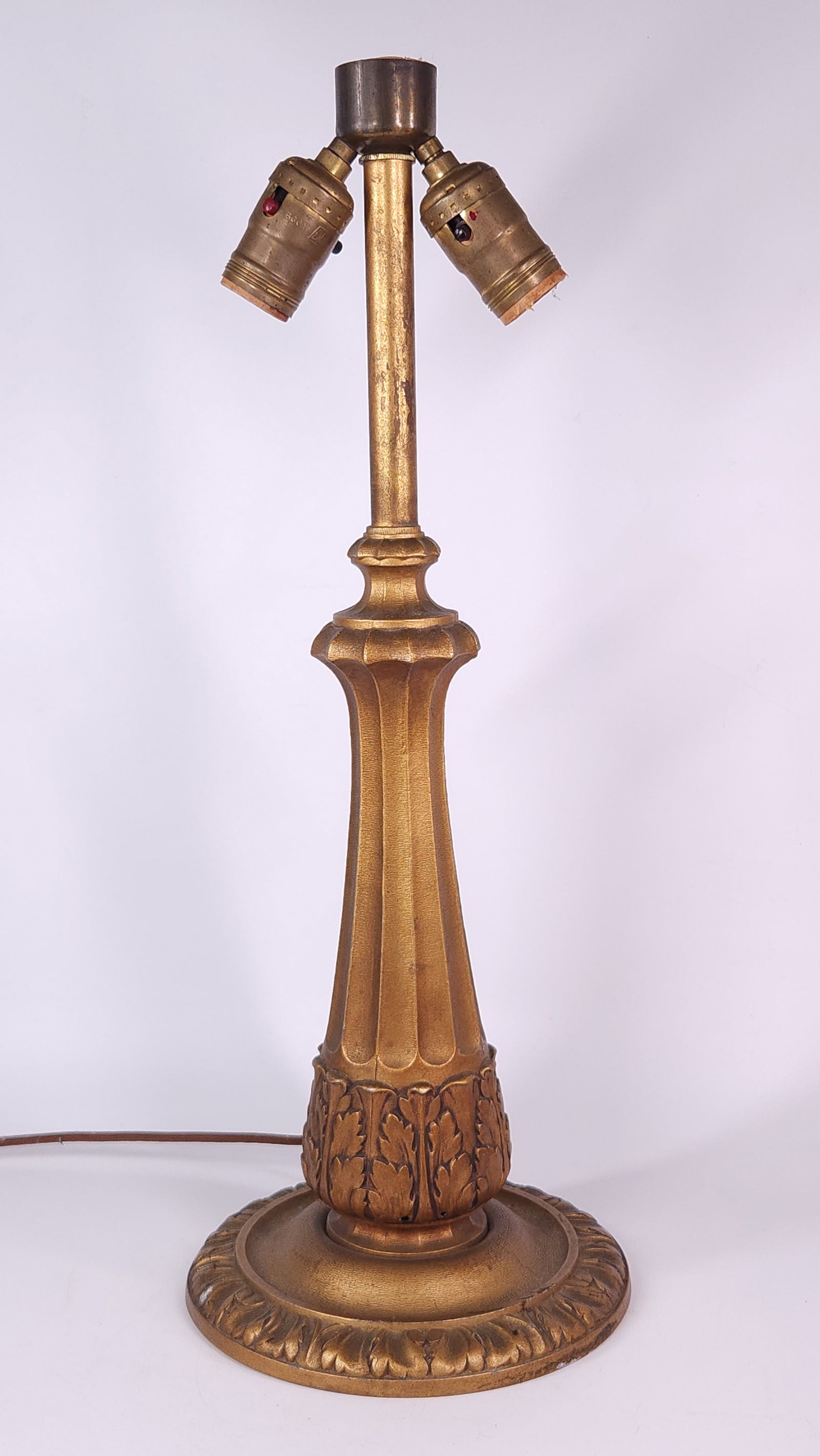 ANTIQUE ORNATE CAST METAL TABLE LAMP BASE (1 of 5)