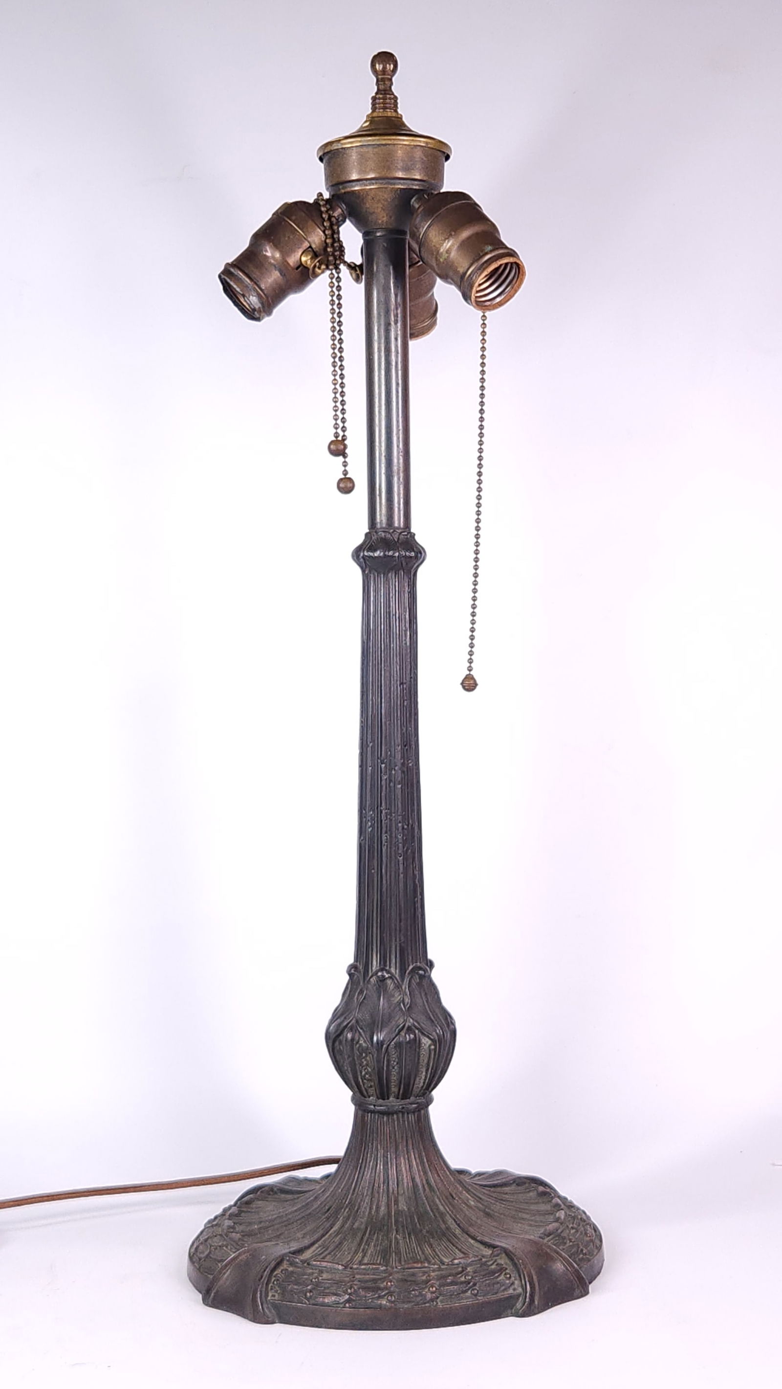 UNSIGNED ORNATE CAST METAL TABLE LAMP BASE (1 of 7)