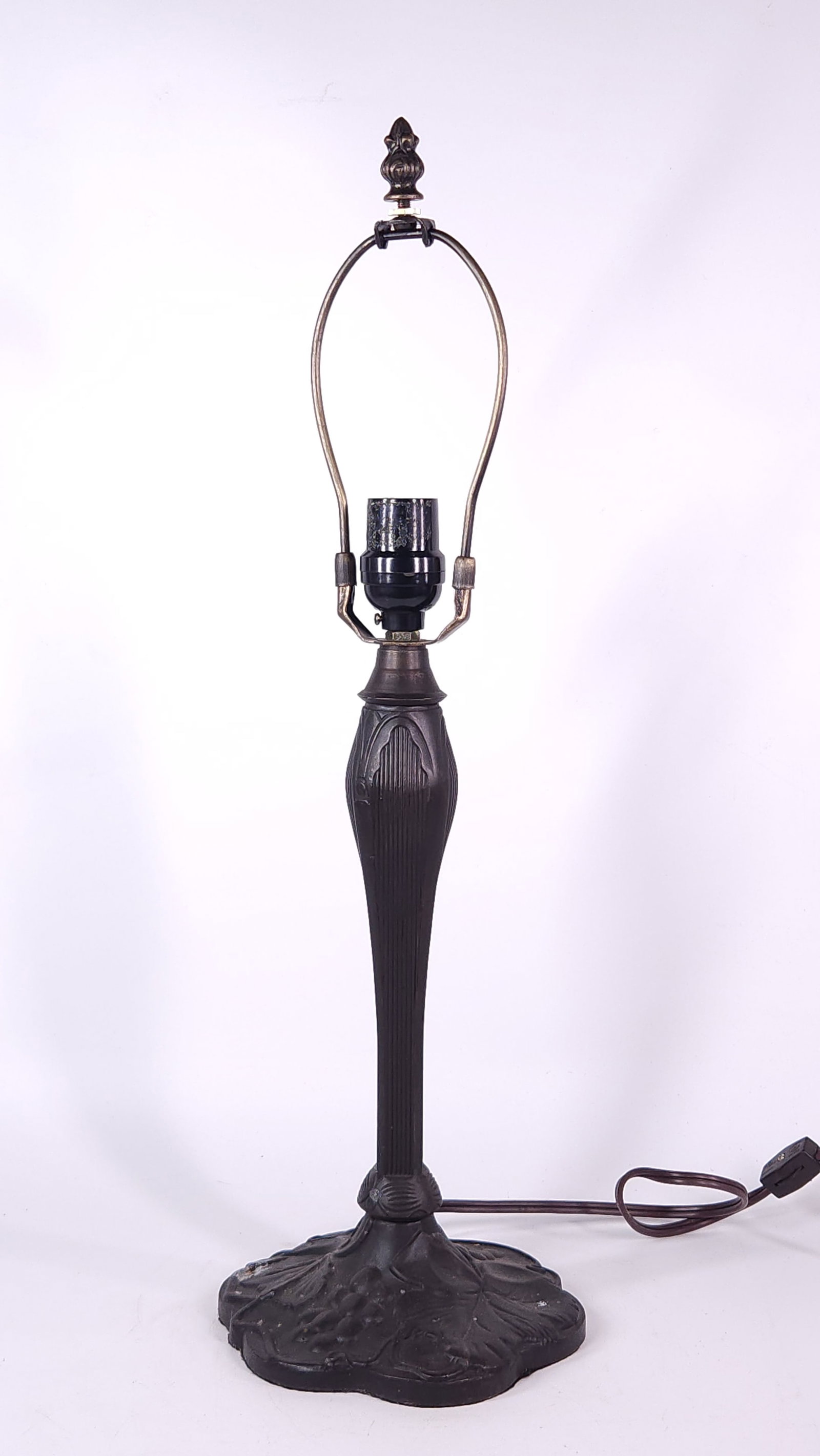 CONTEMPORARY DECORATIVE TABLE LAMP BASE (1 of 5)