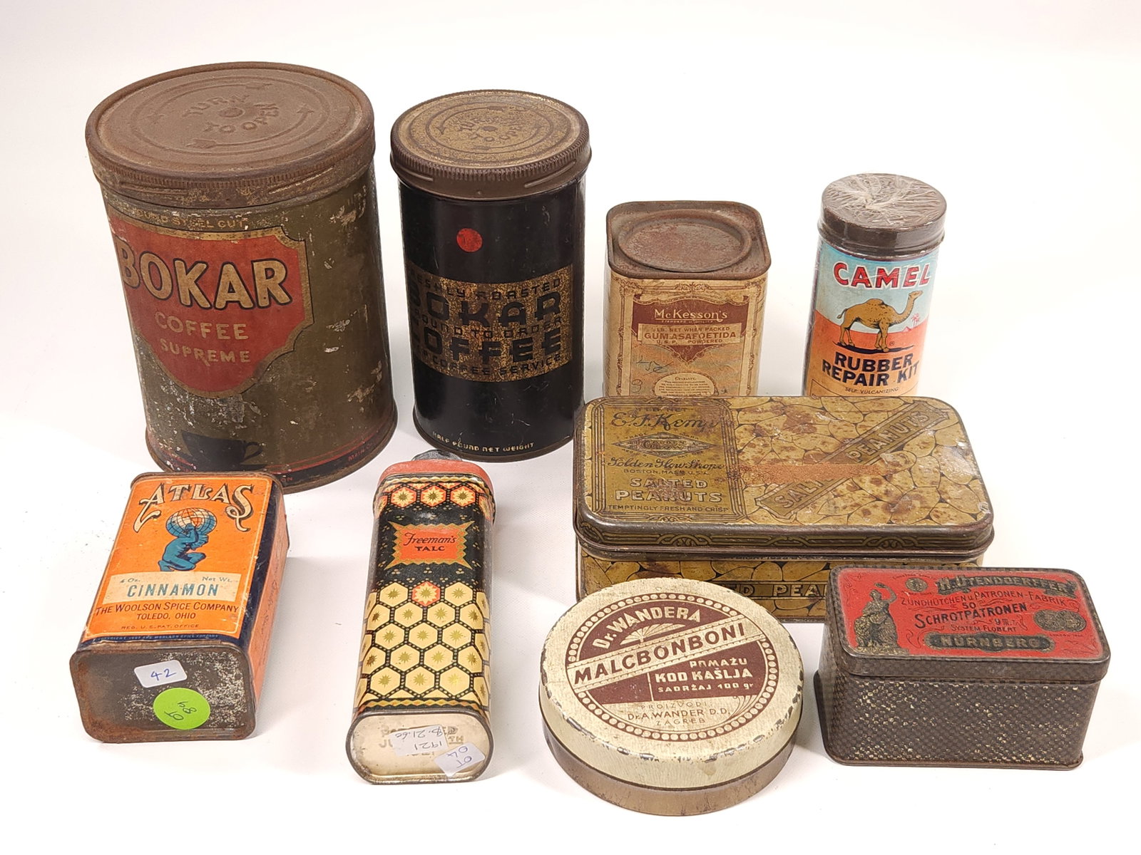 ASSORTMENT OF ANTIQUE ADVERTISING TINS: ALL REMAIN IN FAIR TO GOOD CONDITION, SHOWING SOME TYPICAL WEAR.