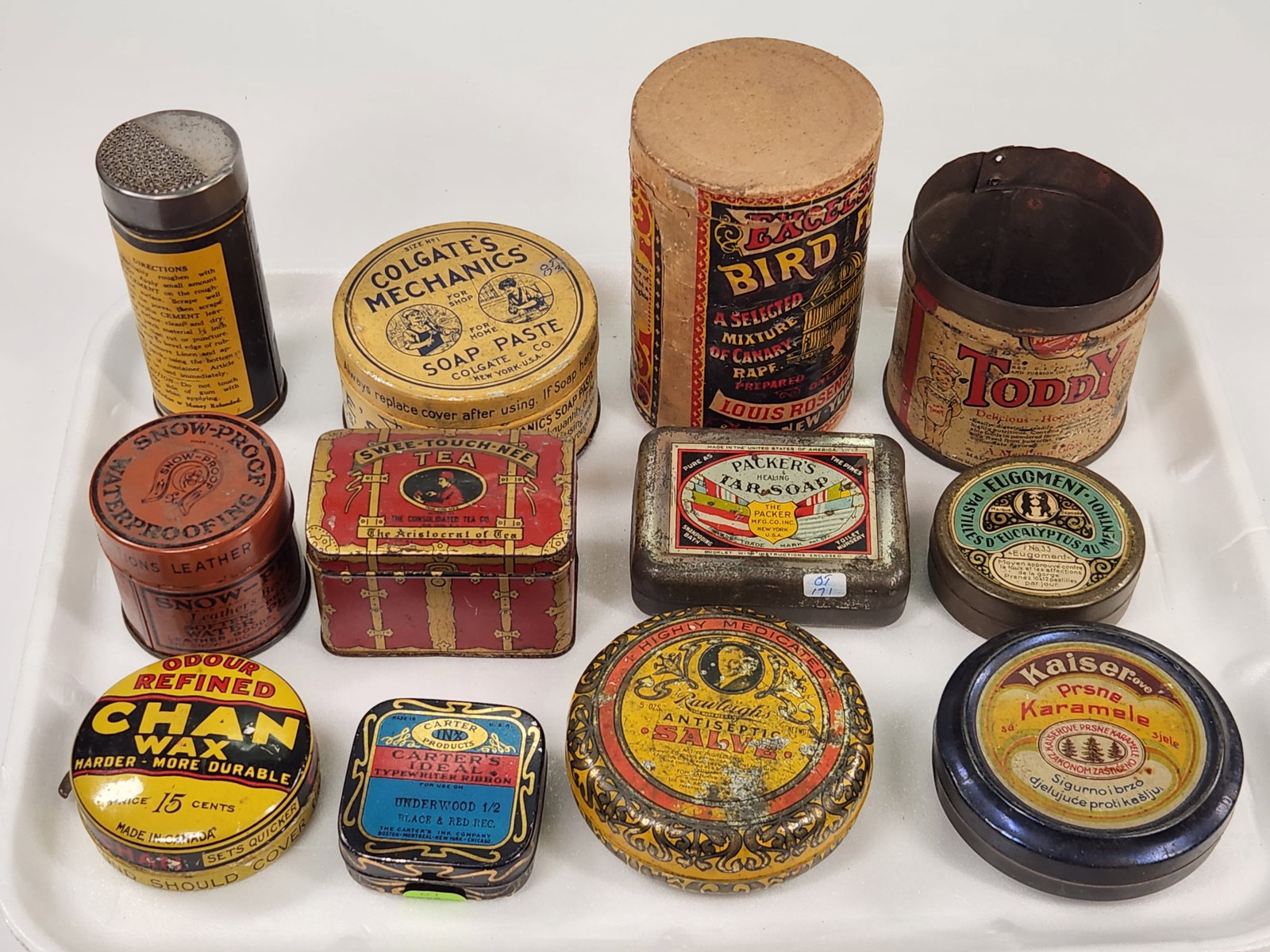 ASSORTMENT OF ANTIQUE ADVERTISING TINS: ALL REMAIN IN FAIR TO GOOD CONDITION, SHOWING SOME TYPICAL WEAR.