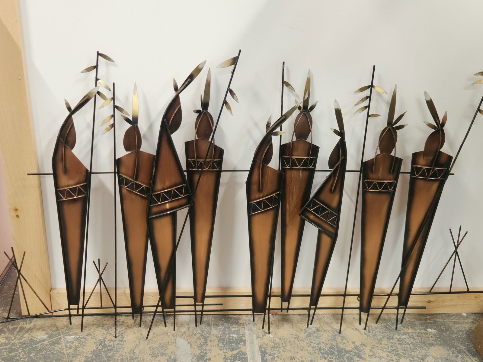DECORATIVE METAL WALL ART: REMAINS IN GOOD CONDITION