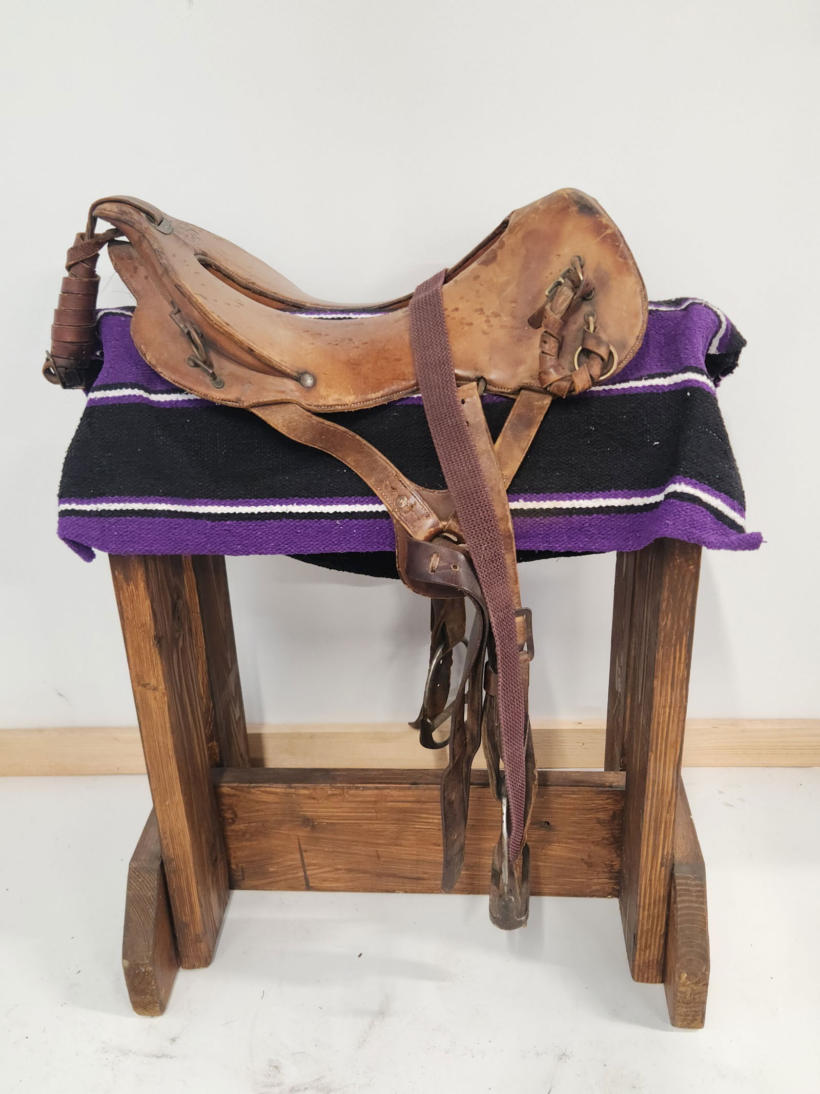 LEATHER HORSE SADDLE WITH BLANKET AND STAND (1 of 3)