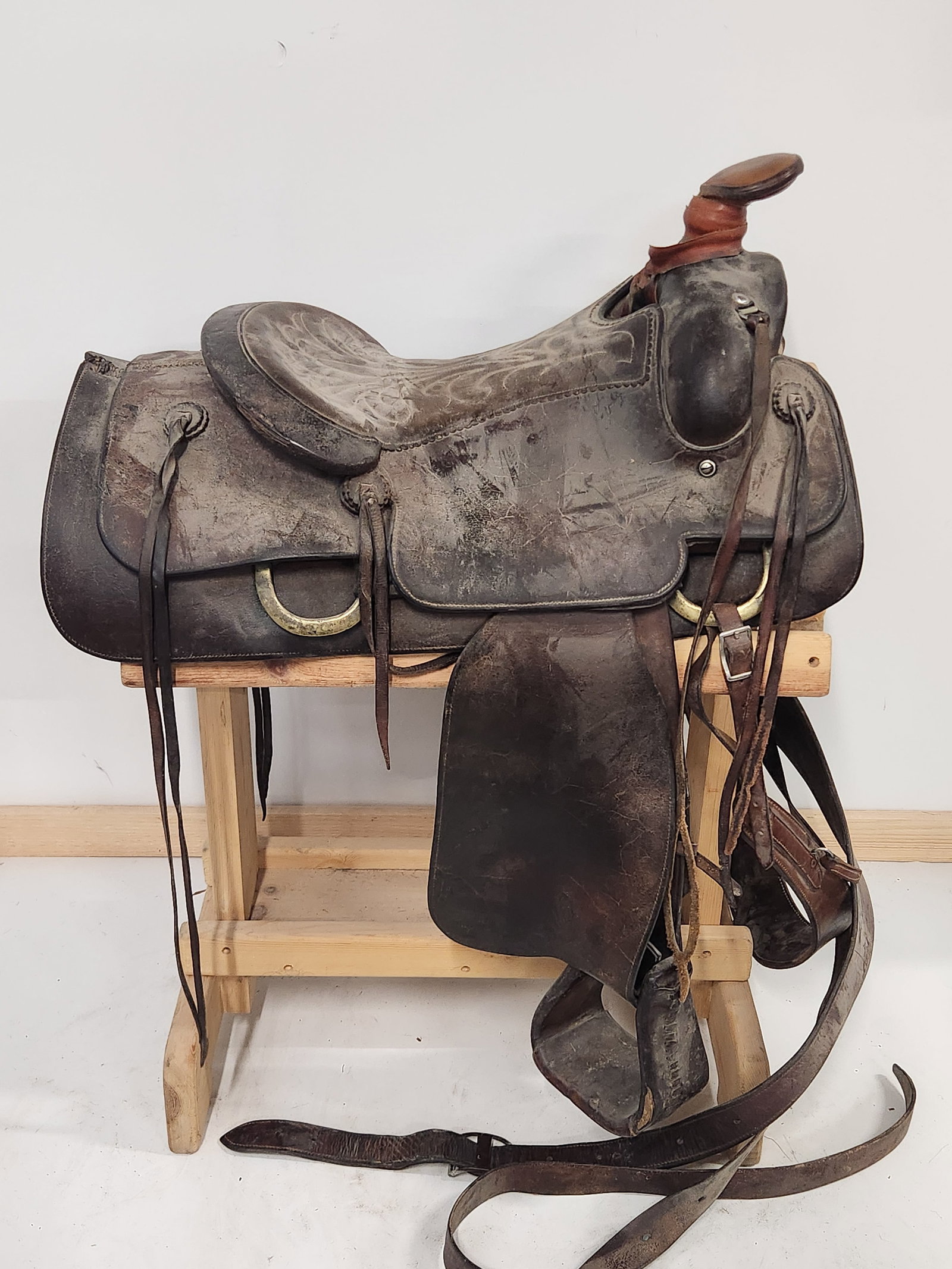 LEATHER SADDLE WITH STRAPS: REMAINS IN GOOD CONDITION SHOWING WEAR