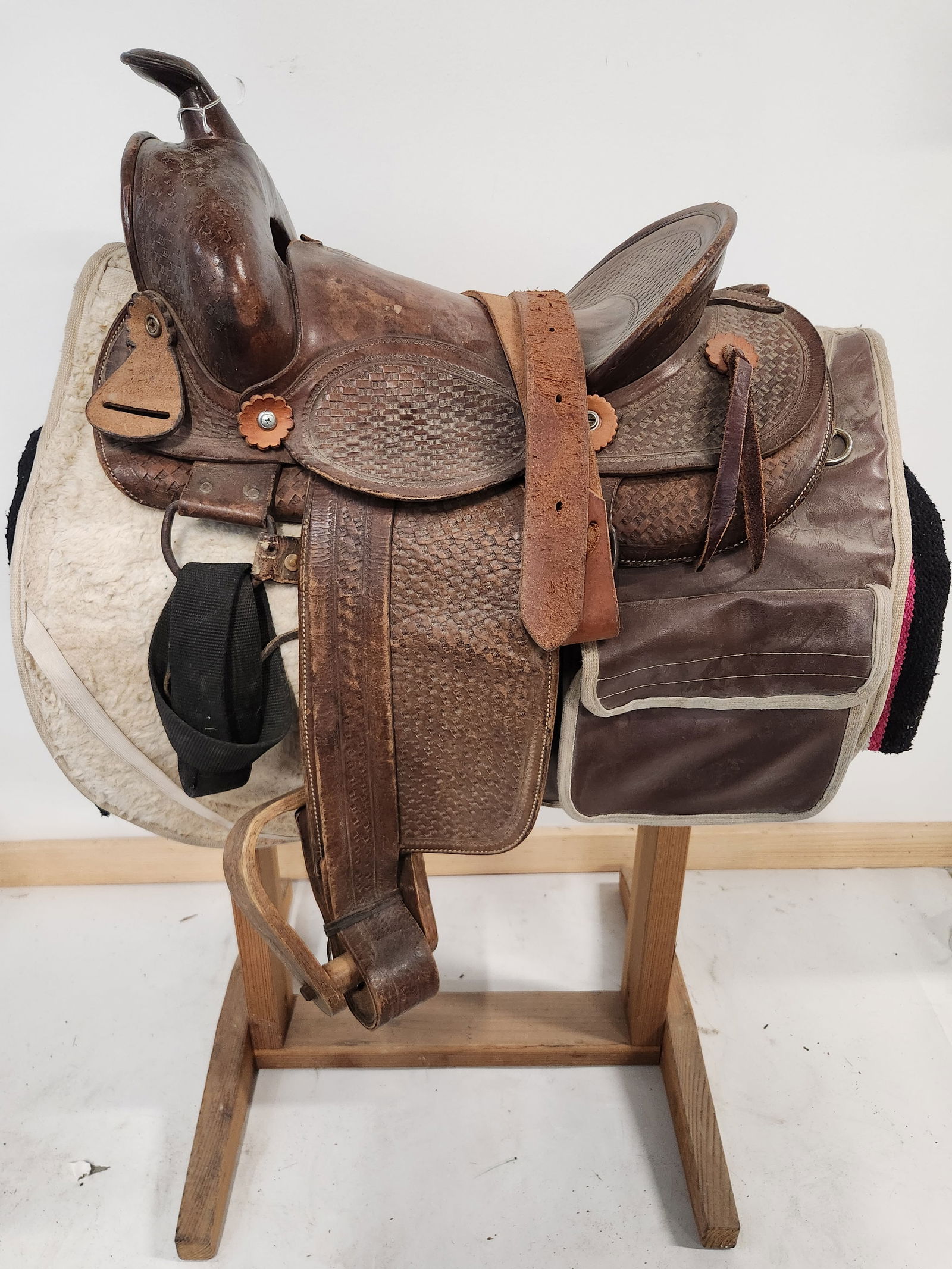 JC HIGGINS LEATHER SADDLE ON STAND (1 of 6)