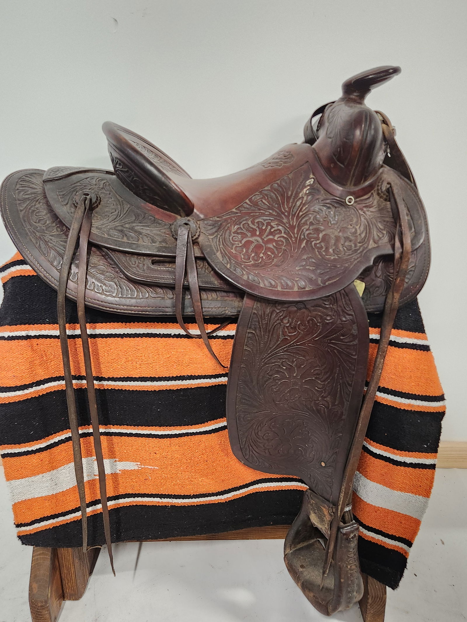 CONNOLLY LEATHER SADDLE (1 of 8)