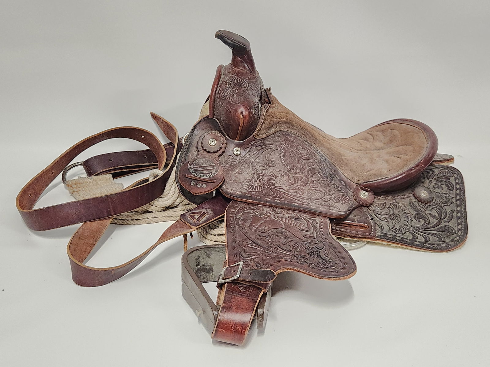 TOOLED LEATHER WESTERN SADDLE (1 of 6)