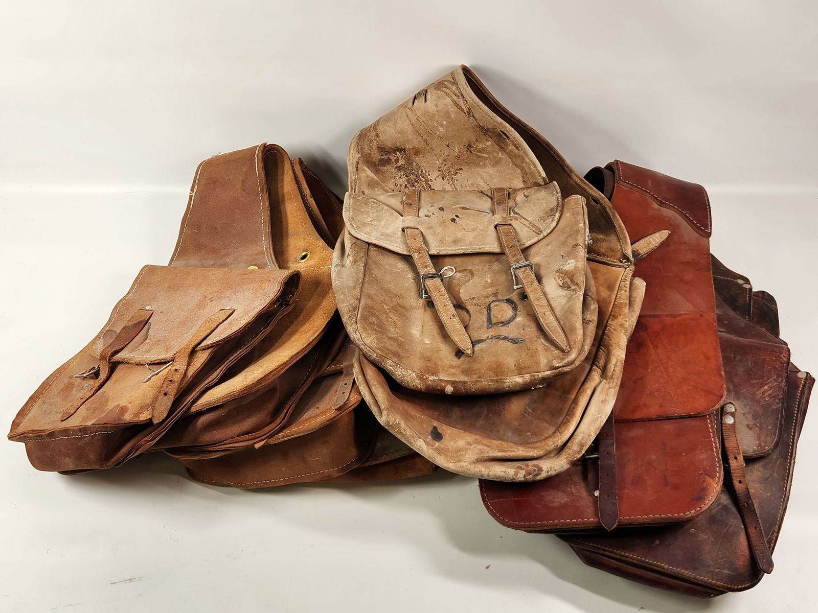 LOT OF LEATHER SADDLE BAGS (1 of 4)