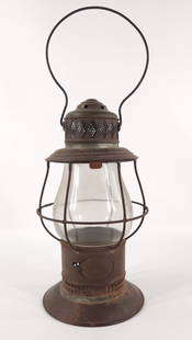 ANTIQUE PUNCH TIN RAILROAD LANTERN: REMAINS IN FAIR TO GOOD USED CONDITION, SHOWING TYPICAL WEAR.