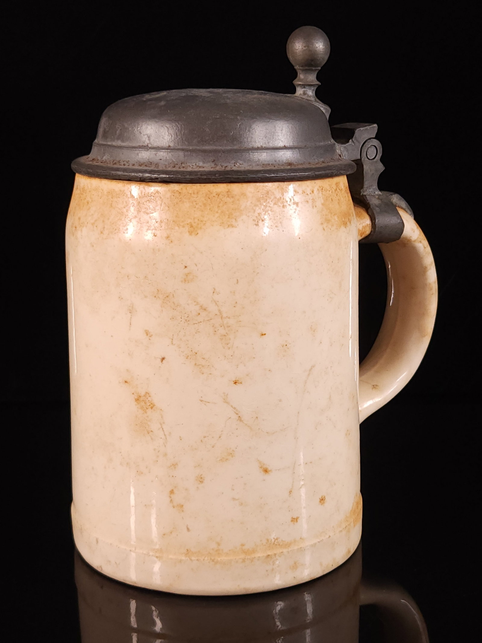 VILLEROY & BOCH METTLACH GERMAN 4/10 L STEIN: REMAINS IN FAIR TO GOOD CONDITION. SHOWING SOME TYPICAL WEAR. NO CHIPS OR CRACKS. DIRTY, NEEDS CLEANED. 5.5 INCHES TALL.