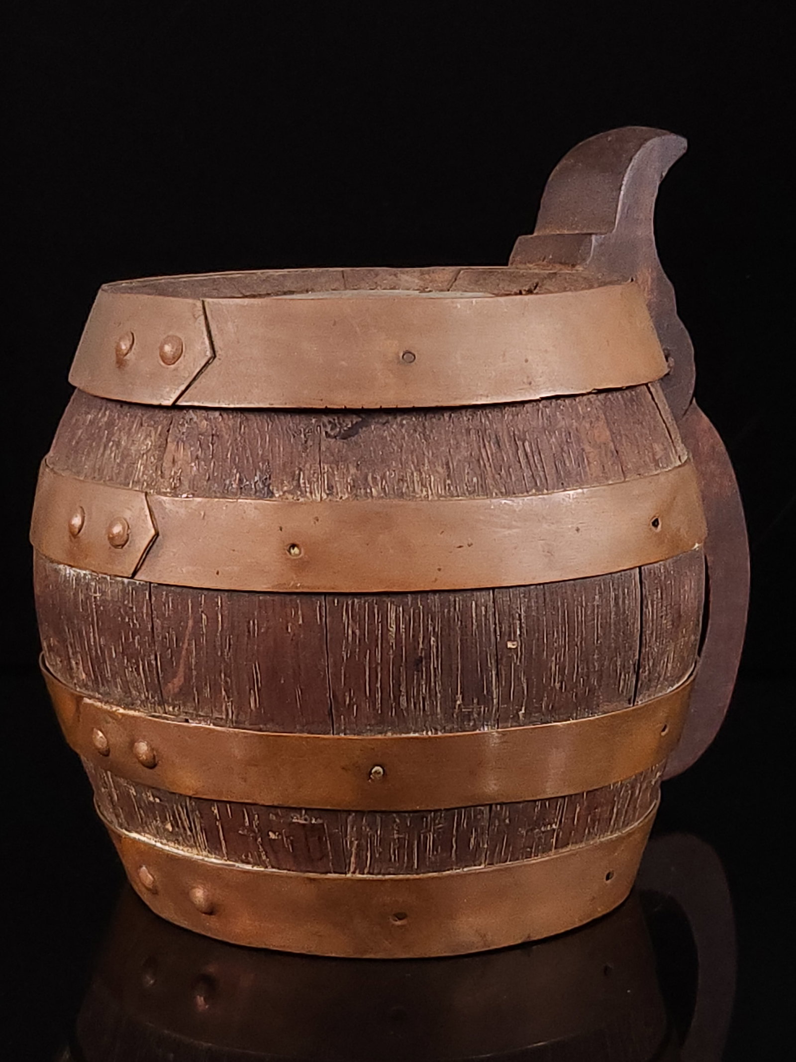 ANTIQUE WOOD & COPPER DRINKING PUB STEIN: REMAINS IN FAIR TO GOOD USED CONDITION, SHOWING TYPICAL WEAR THROUGHOUT. 4 INCHES TALL.