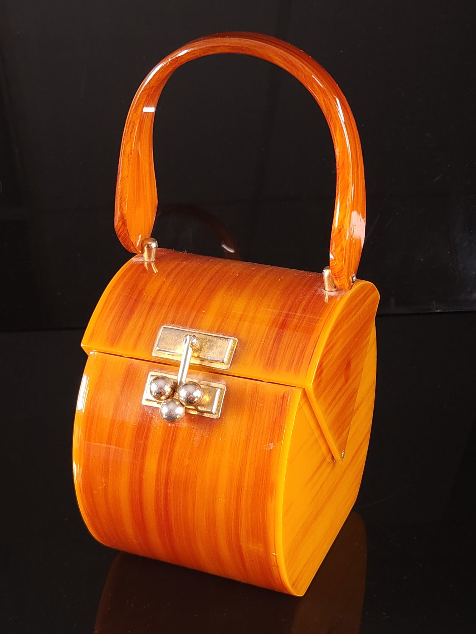 ROUND MID CENTURY LUCITE LADIES PURSE (1 of 7)